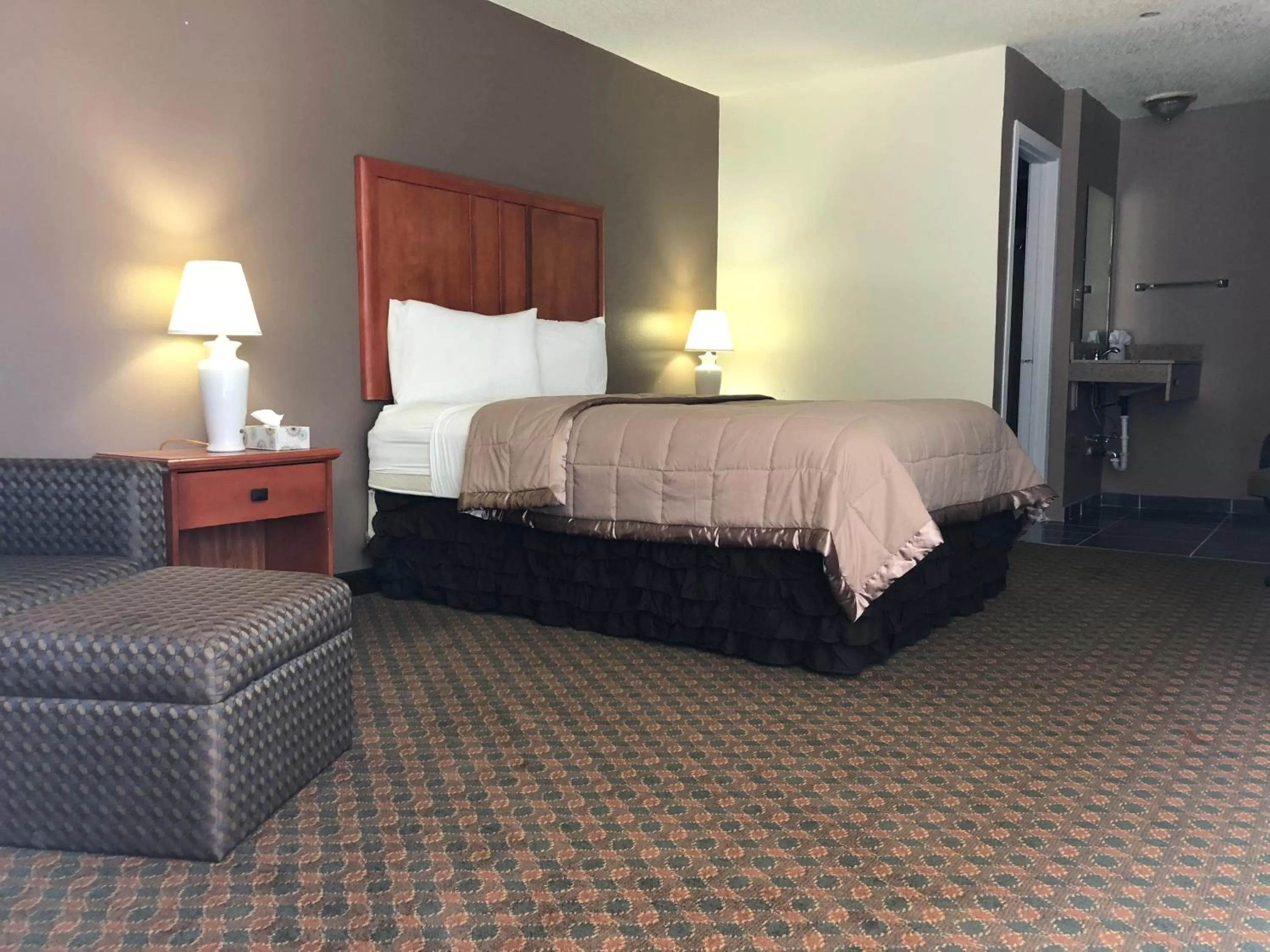 Queen Room in Travel Inn