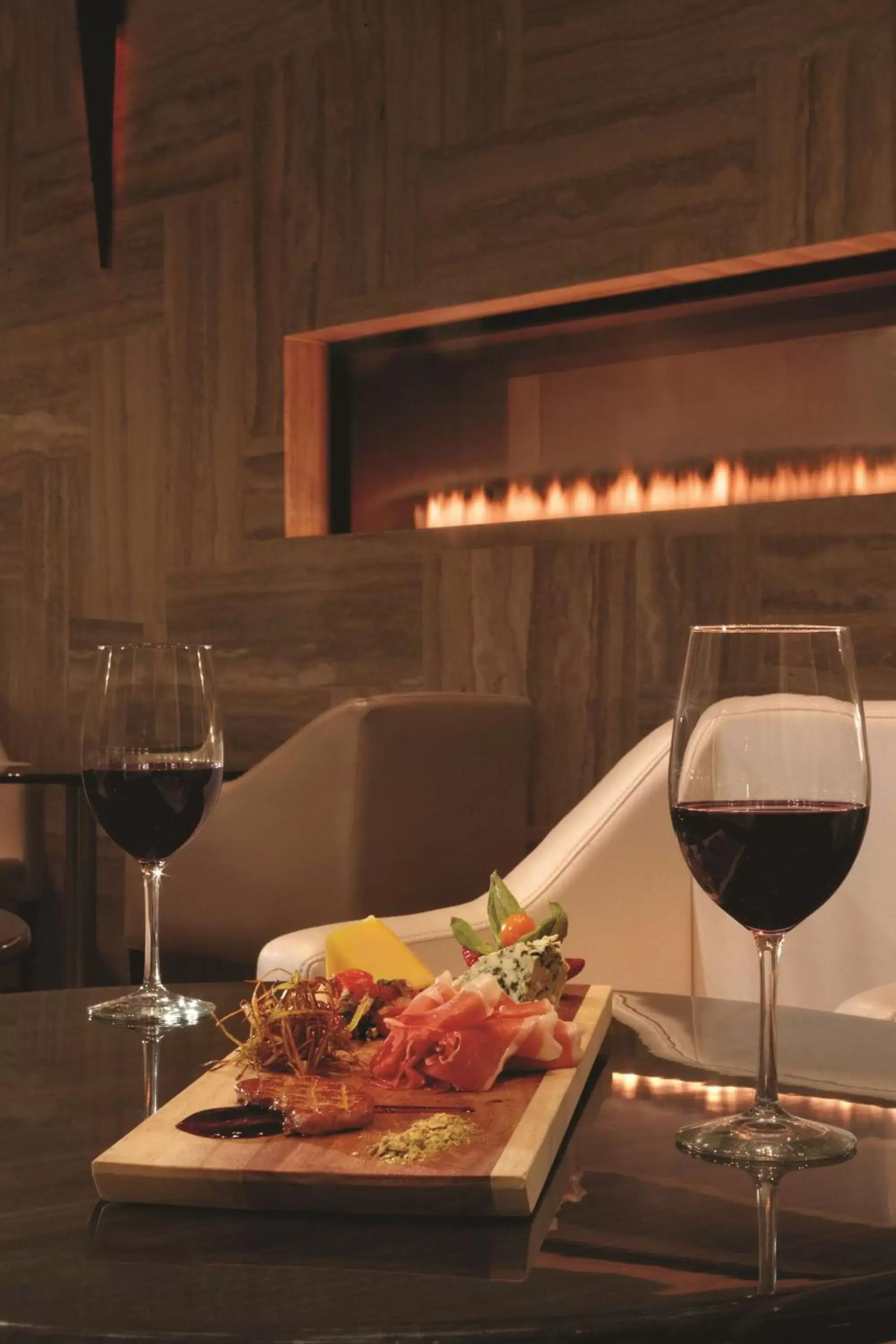 Lounge or bar, Drinks in Radisson Hotel & Conference Center Calgary Airport East