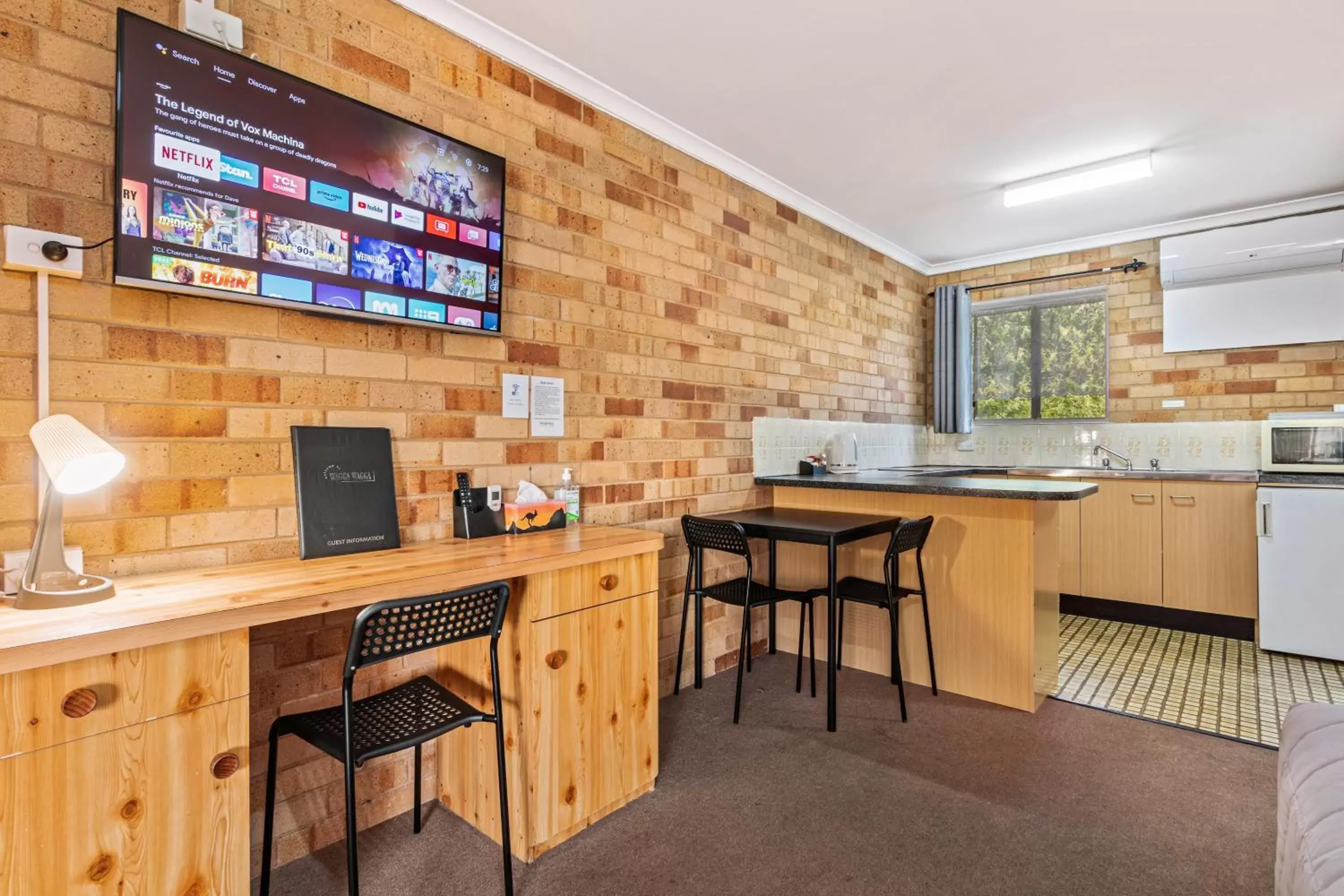 TV and multimedia, Kitchen/Kitchenette in Burringa Garden Motel