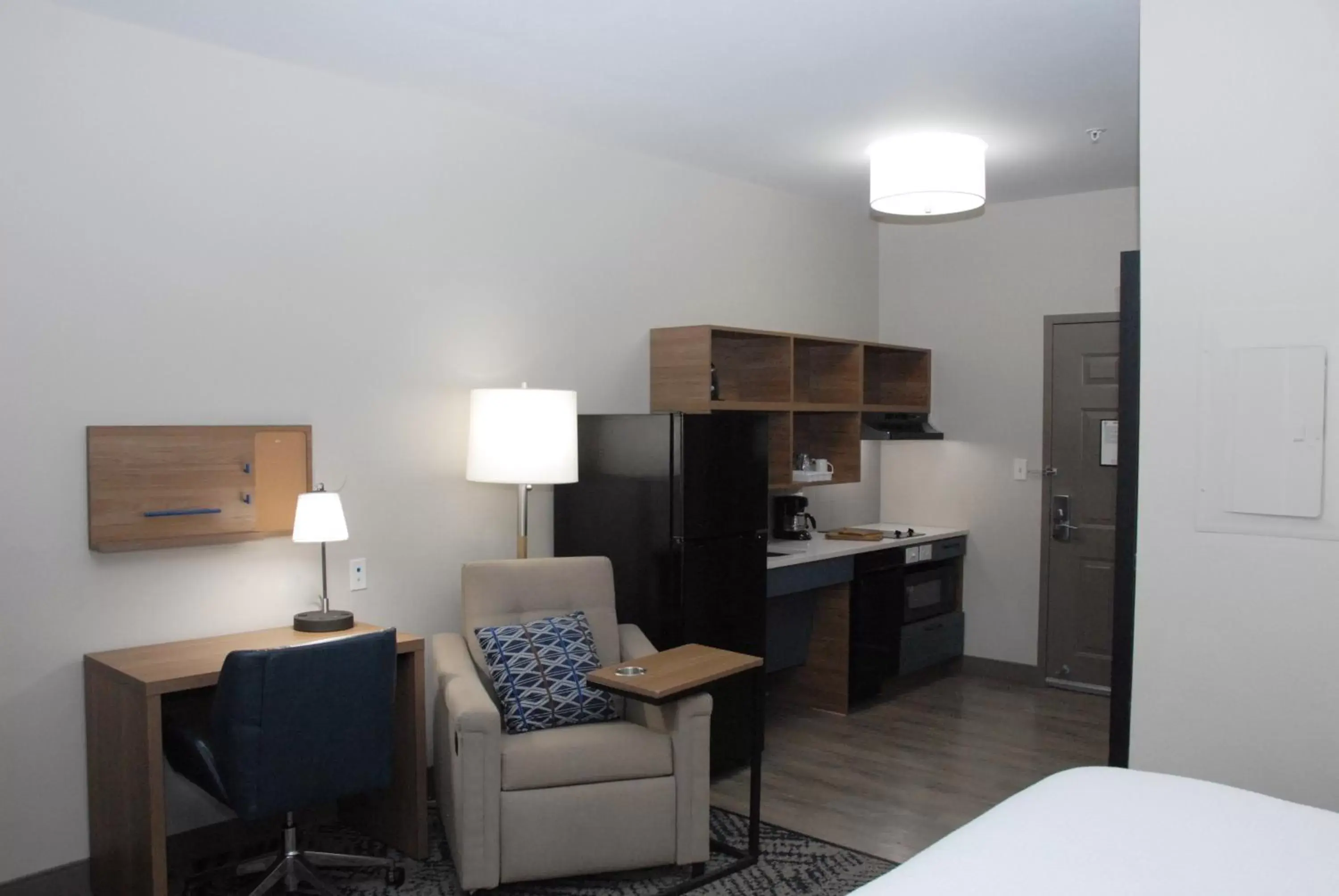 Photo of the whole room, Seating Area in Candlewood Suites Tallahassee, an IHG Hotel