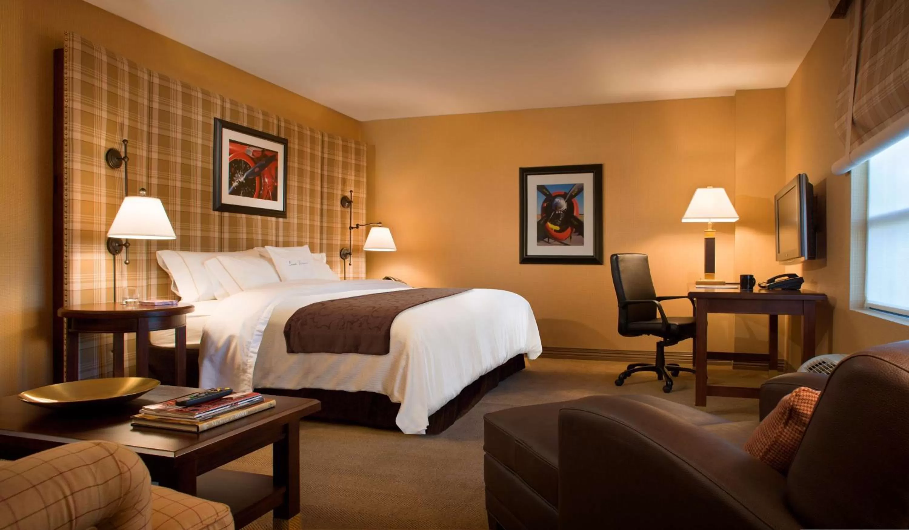 Bedroom, Bed in DoubleTree by Hilton Cincinnati Airport