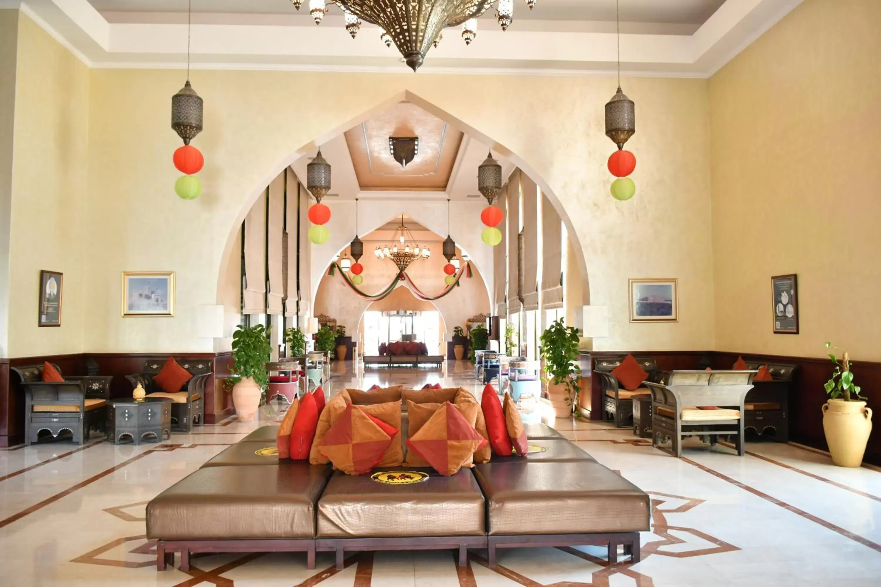 Lobby or reception, Restaurant/Places to Eat in Golden Tulip Nizwa Hotel