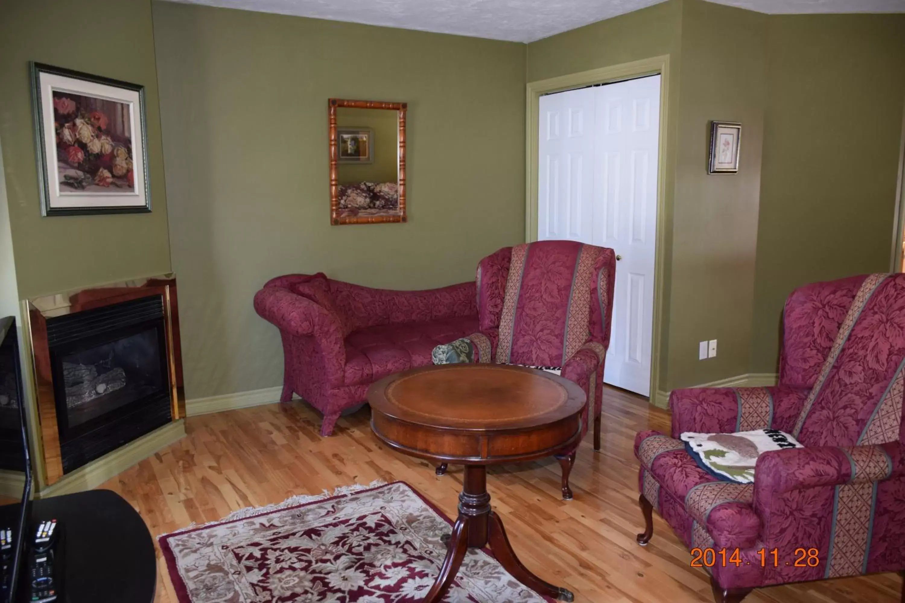 Photo of the whole room, Seating Area in Auberge Wild Rose Inn