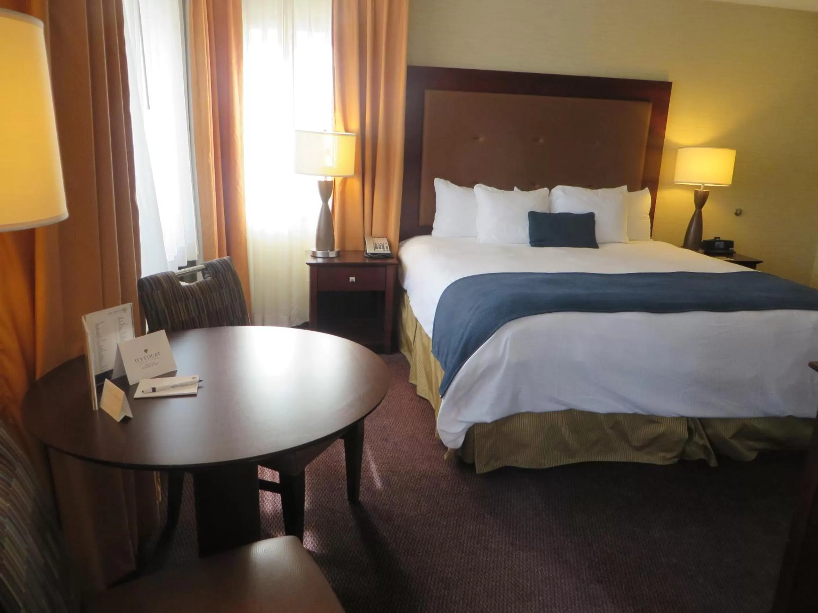 King Suite in Ivy Court Inn and Suites