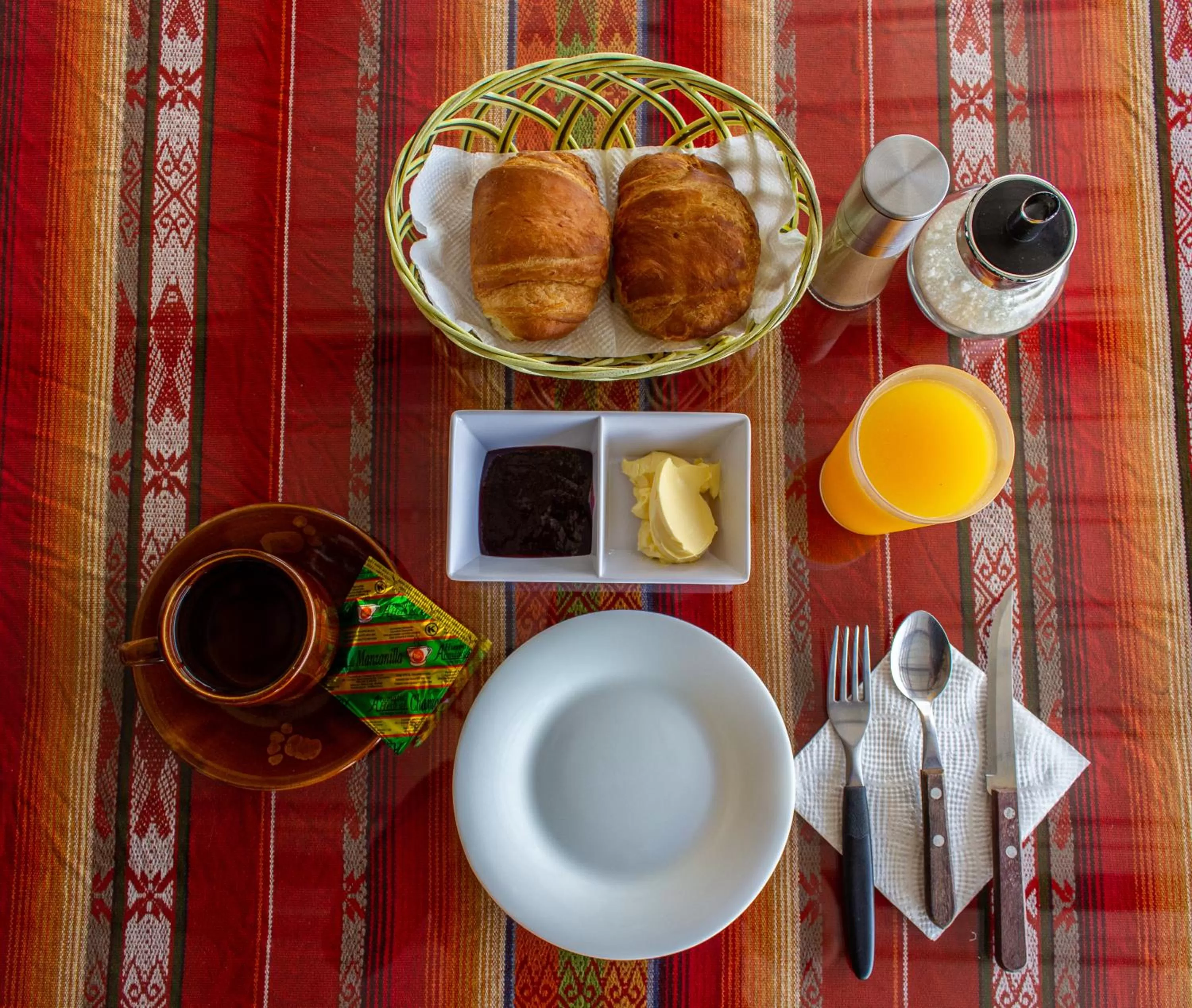 Continental breakfast in Hostal Limoncocha
