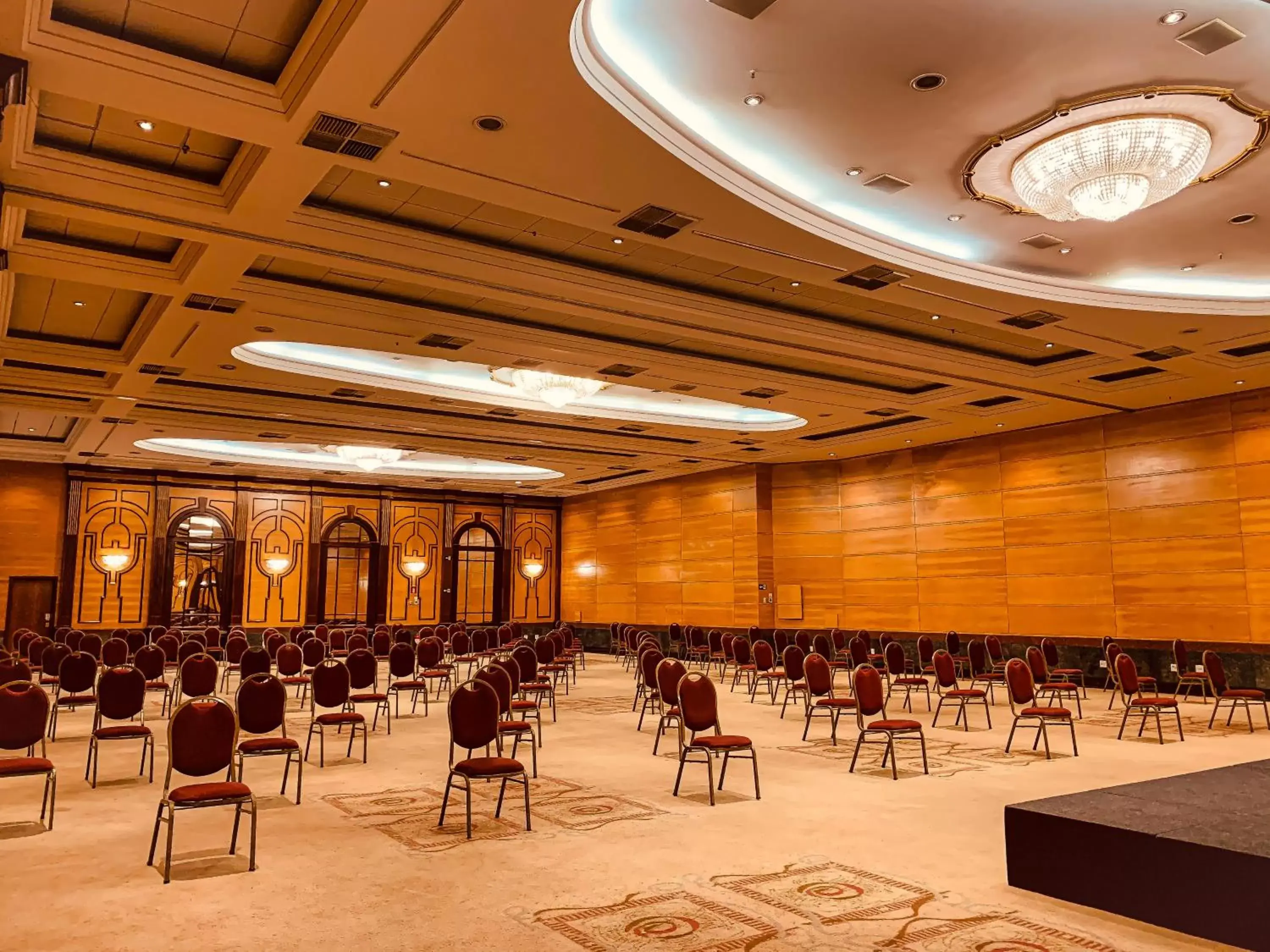 Meeting/conference room, Restaurant/Places to Eat in Ouro Minas Hotel Belo Horizonte, Dolce by Wyndham