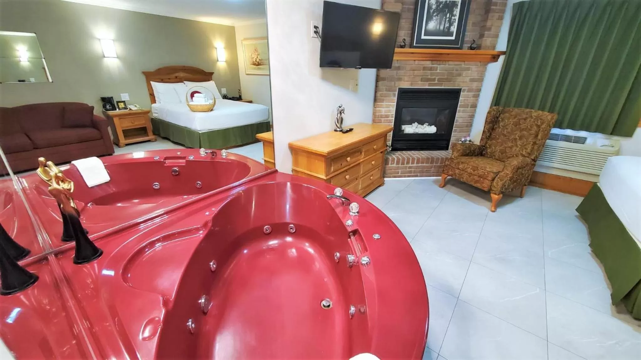 Bed in Knights Inn Colonial Fireside Inn