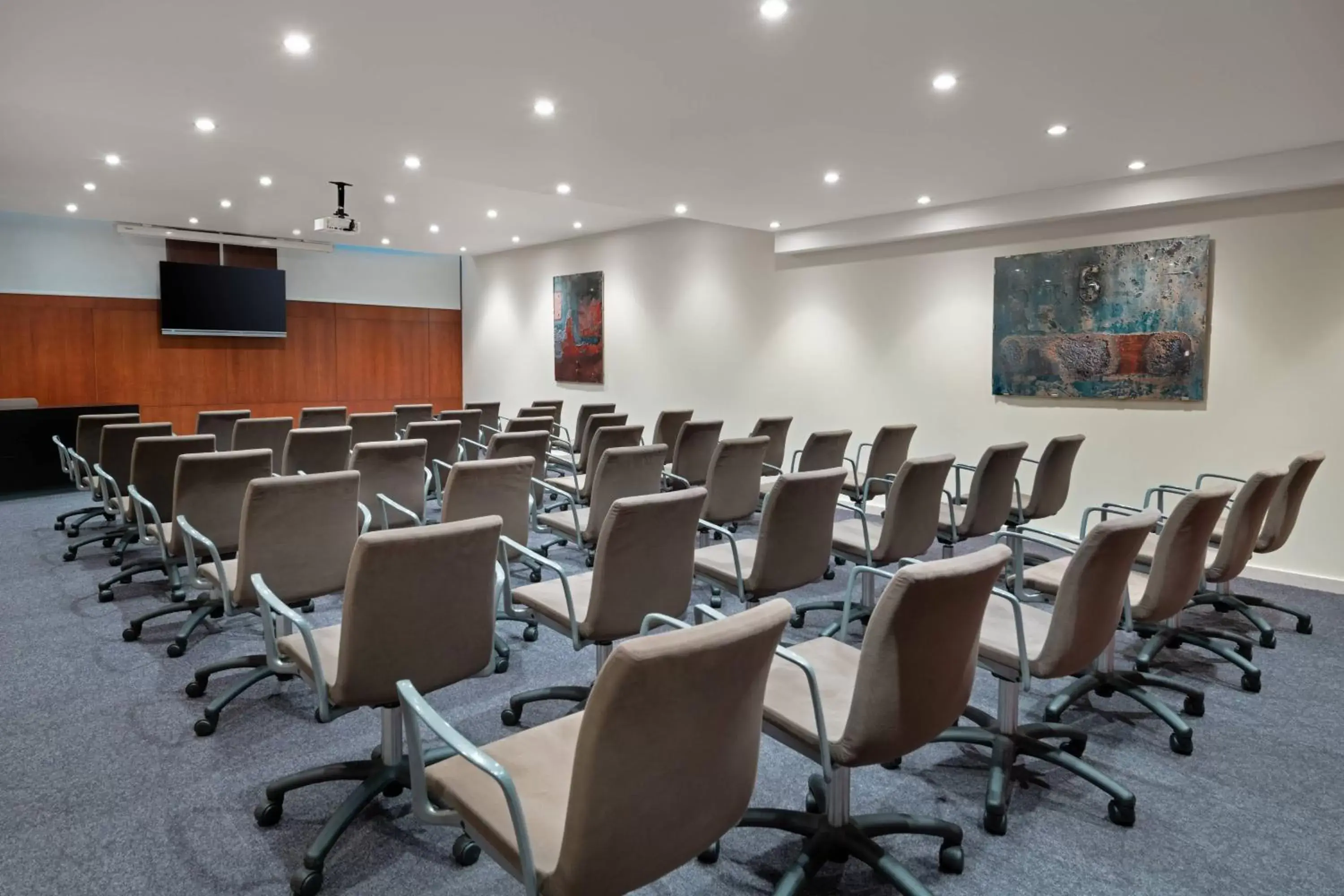 Meeting/conference room in AC Hotel Ponferrada by Marriott