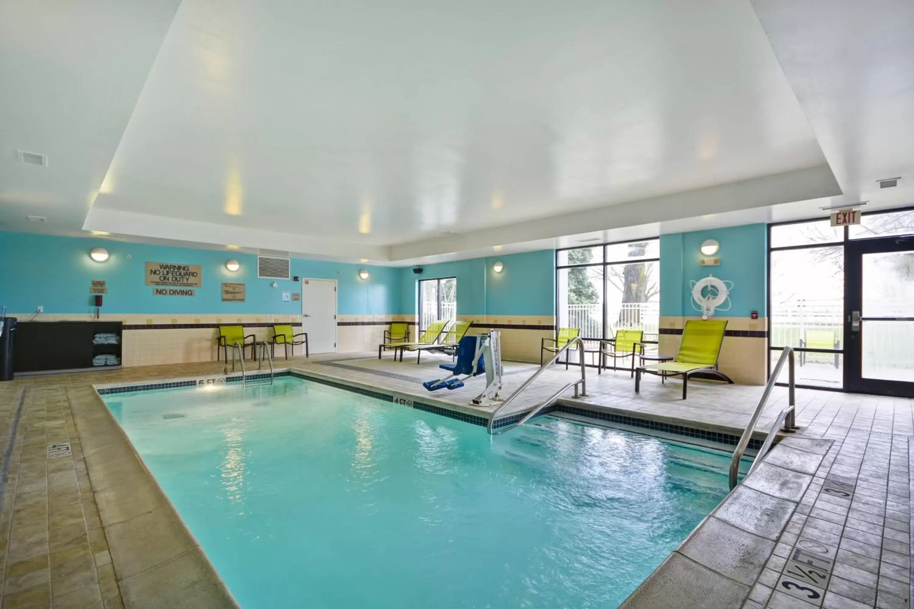 Swimming Pool in SpringHill Suites Lexington Near the University of Kentucky