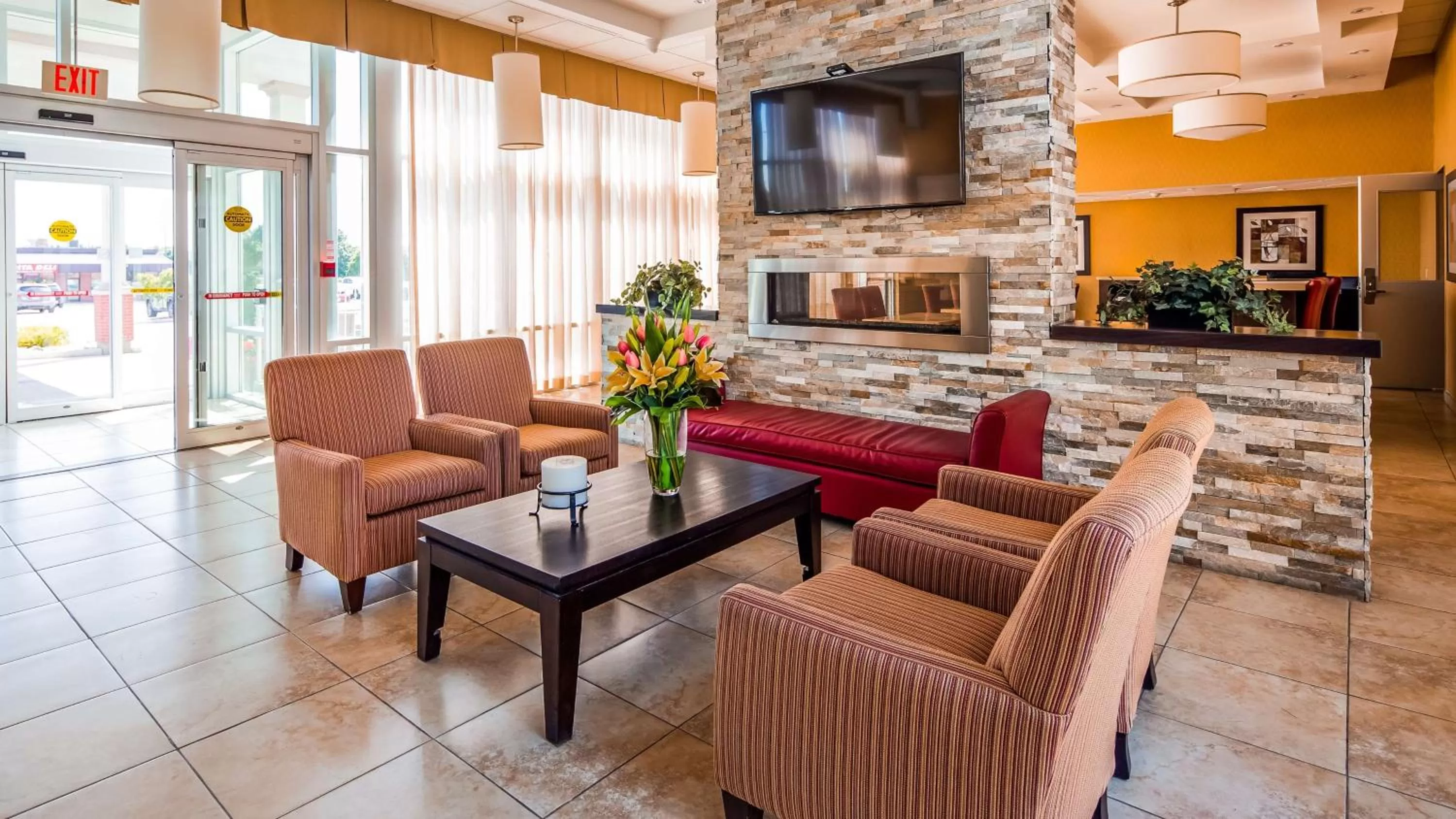 Lobby or reception in Best Western Plus Bowmanville