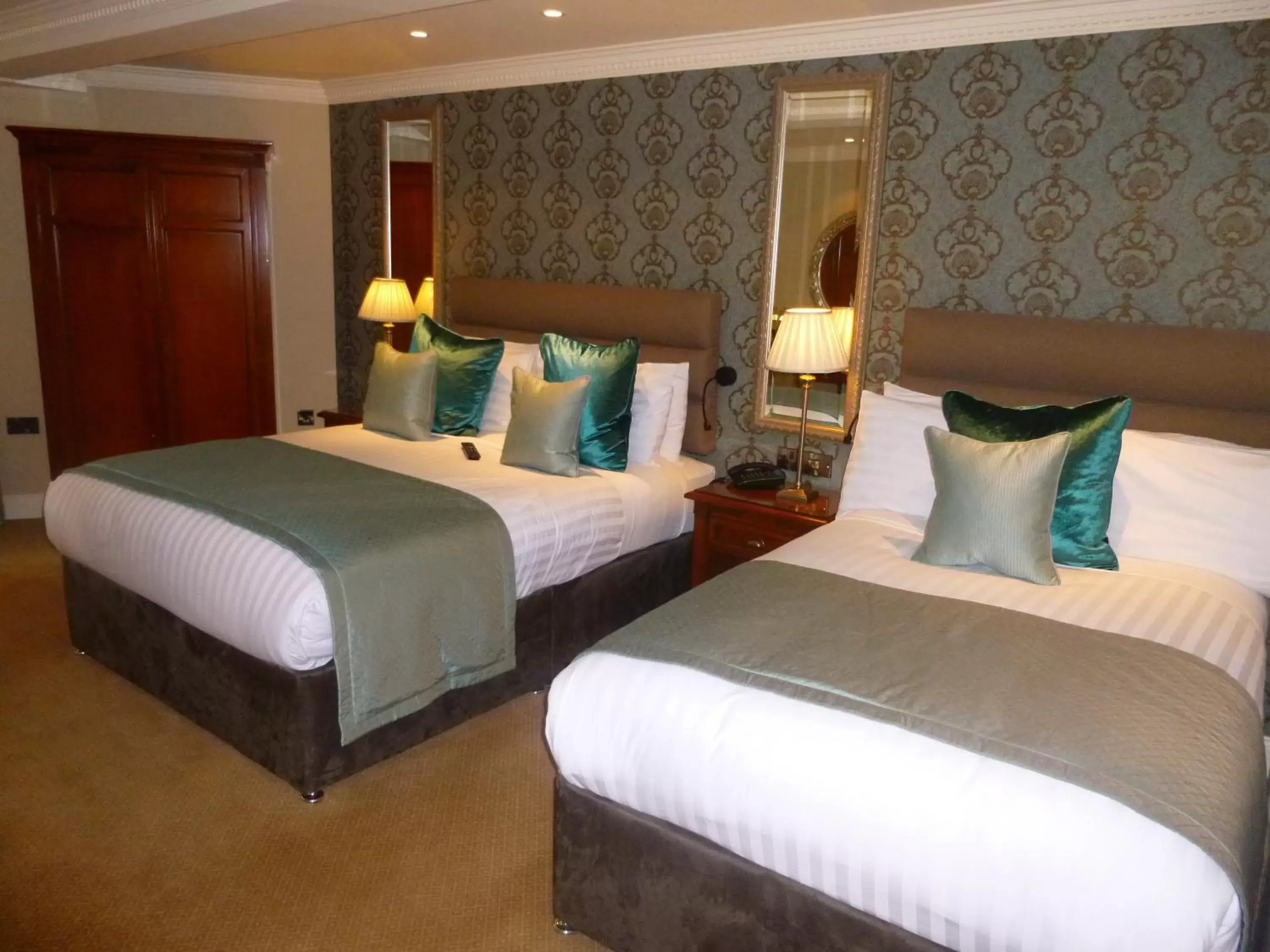 Photo of the whole room, Bed in International Hotel Killarney