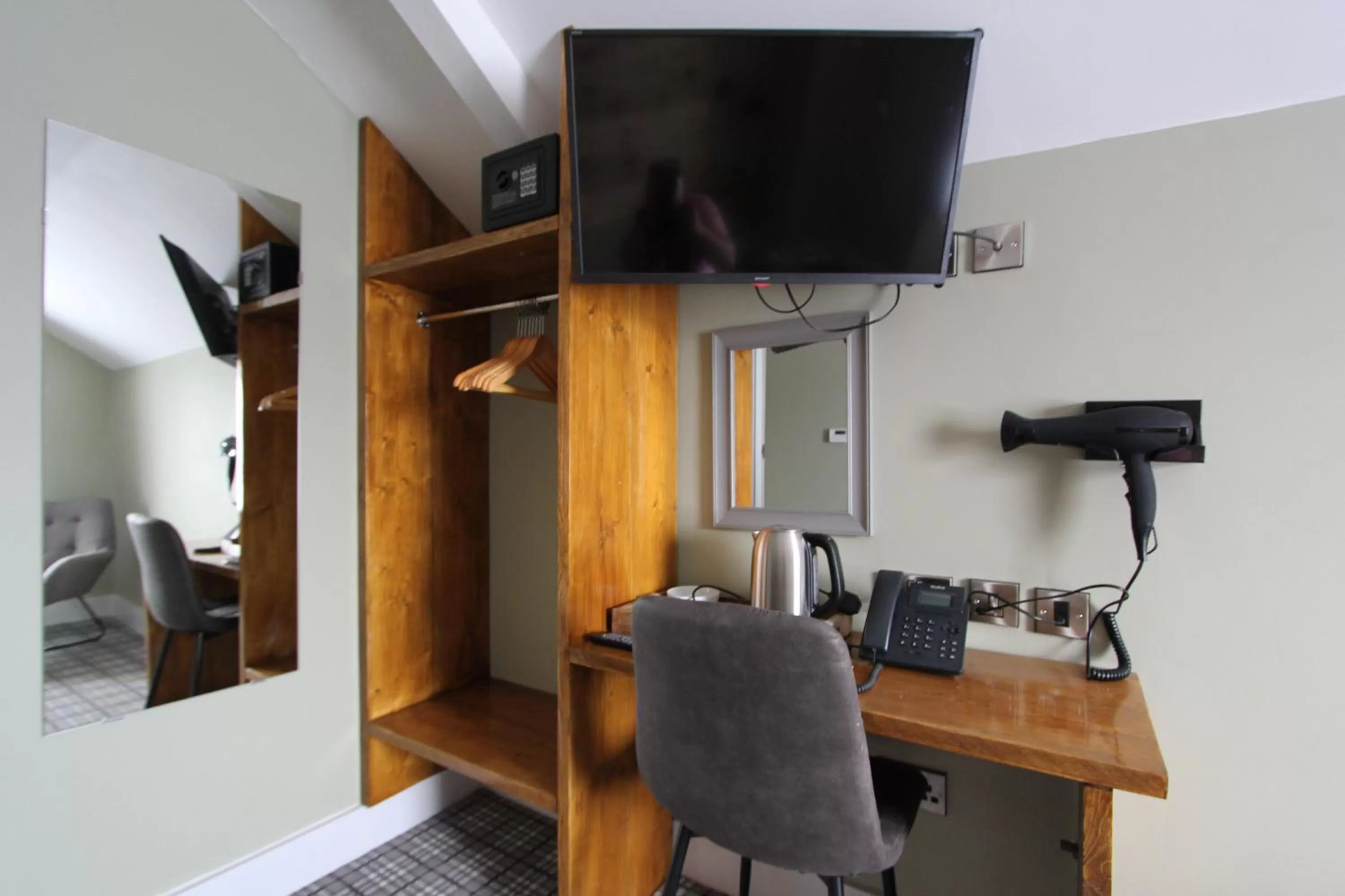 TV and multimedia in Tyr Winch