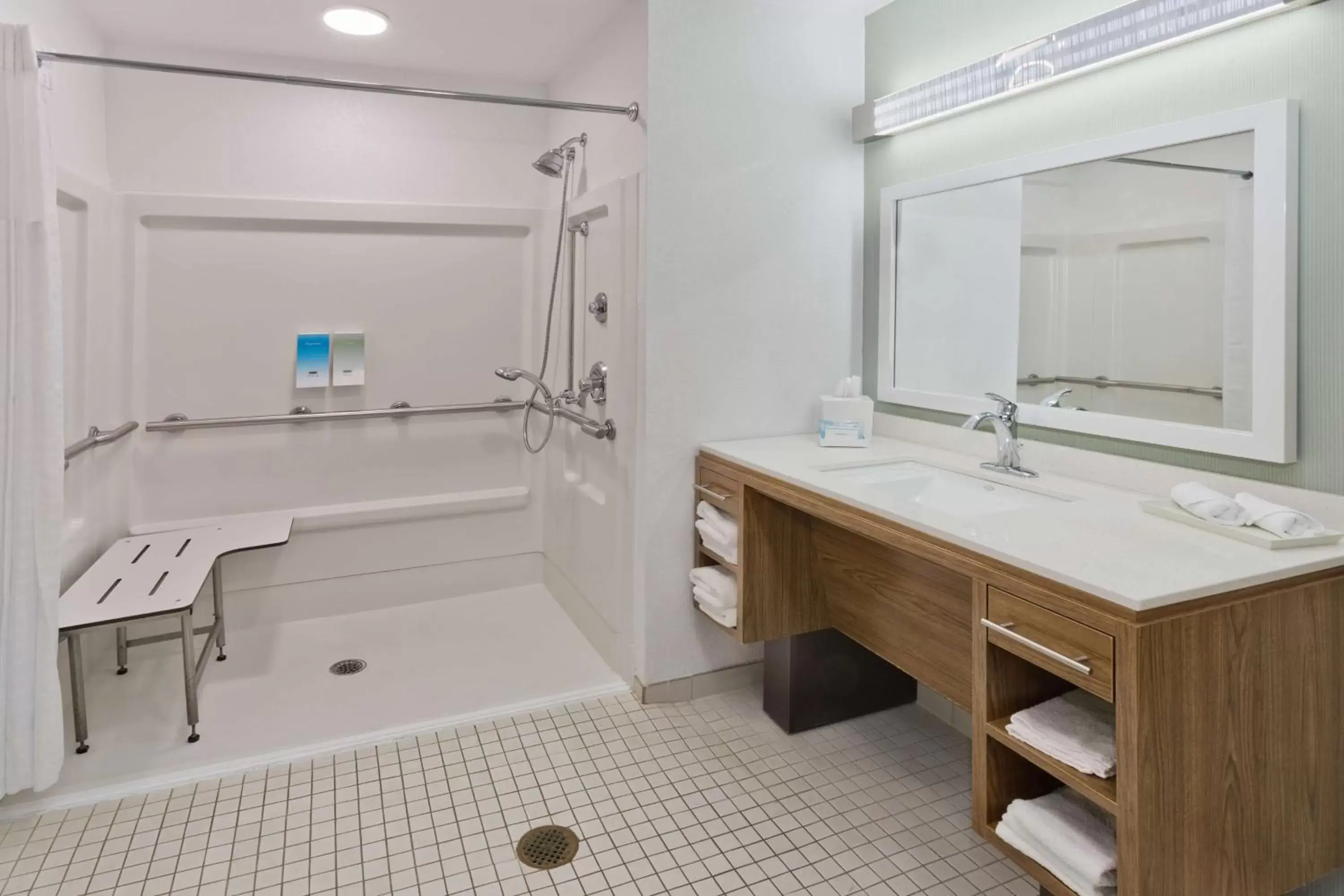 Bathroom in Home2 Suites by Hilton Columbus