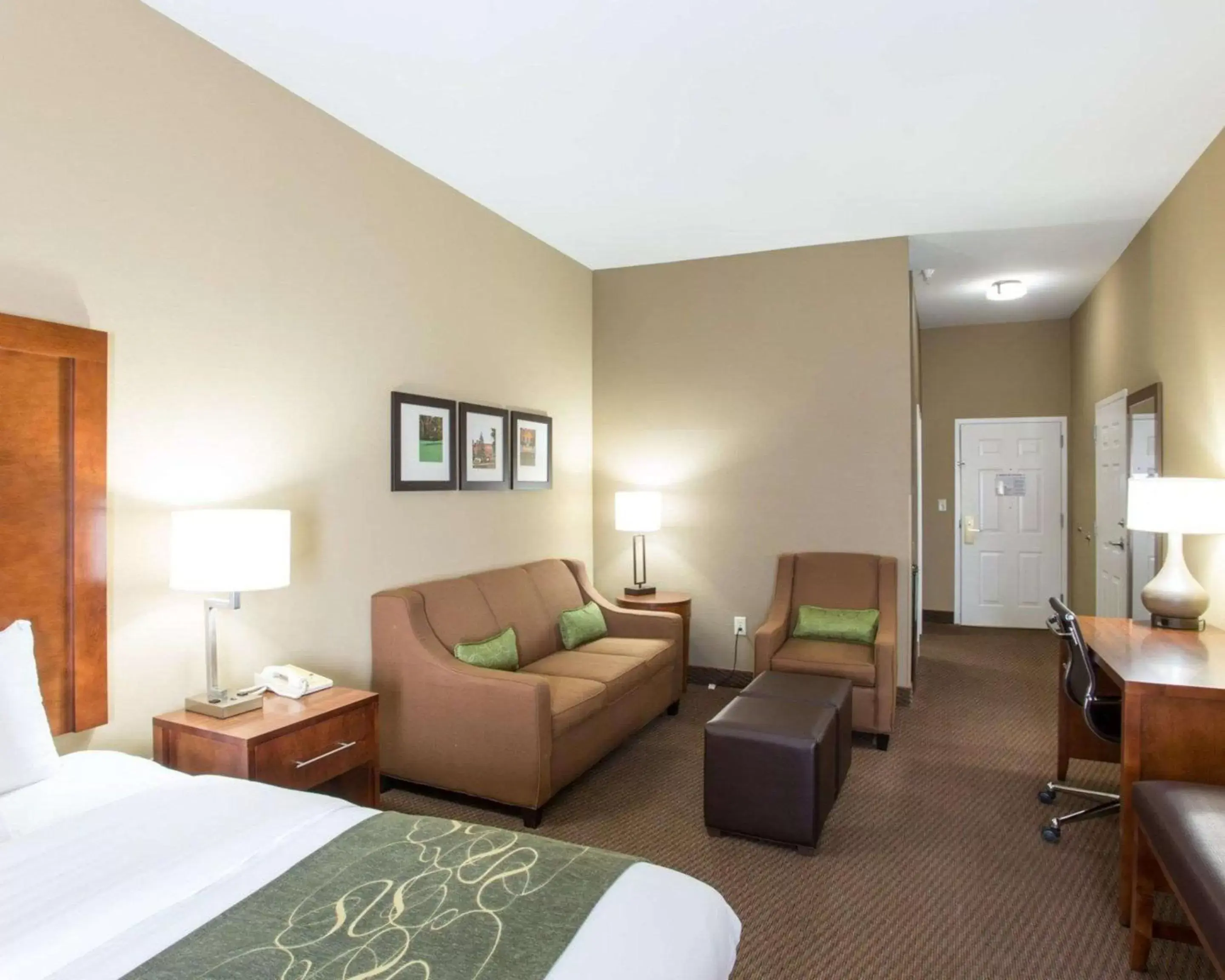 Bedroom, Seating Area in Comfort Suites