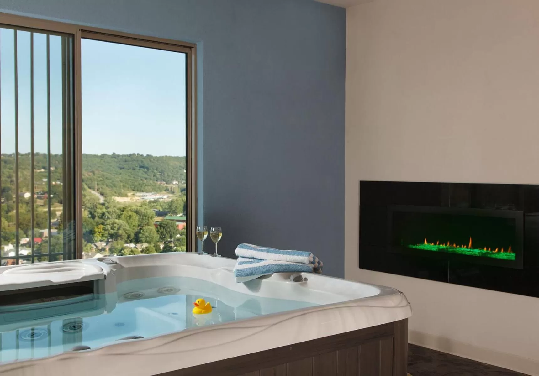 Hot Tub in Hermann Hill