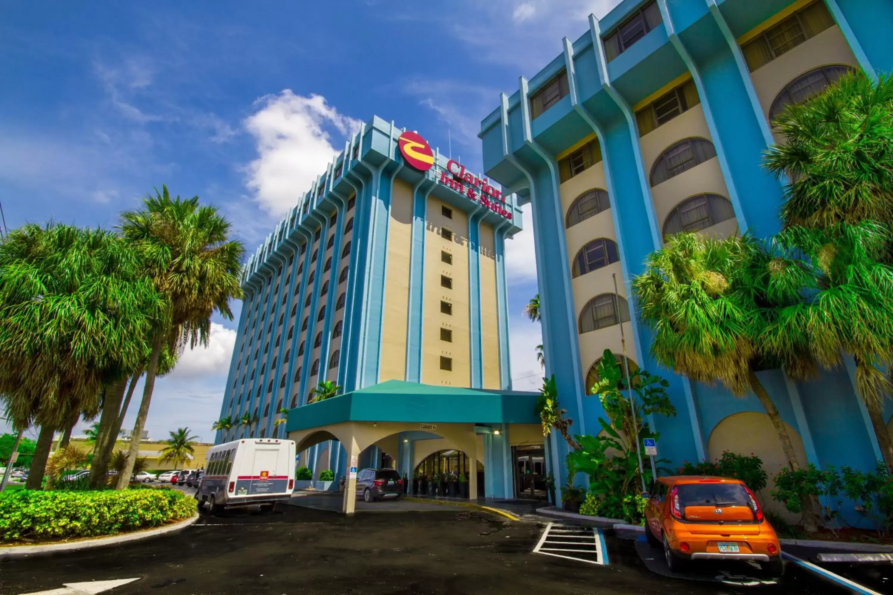Property Building in Clarion Inn & Suites Miami International Airport