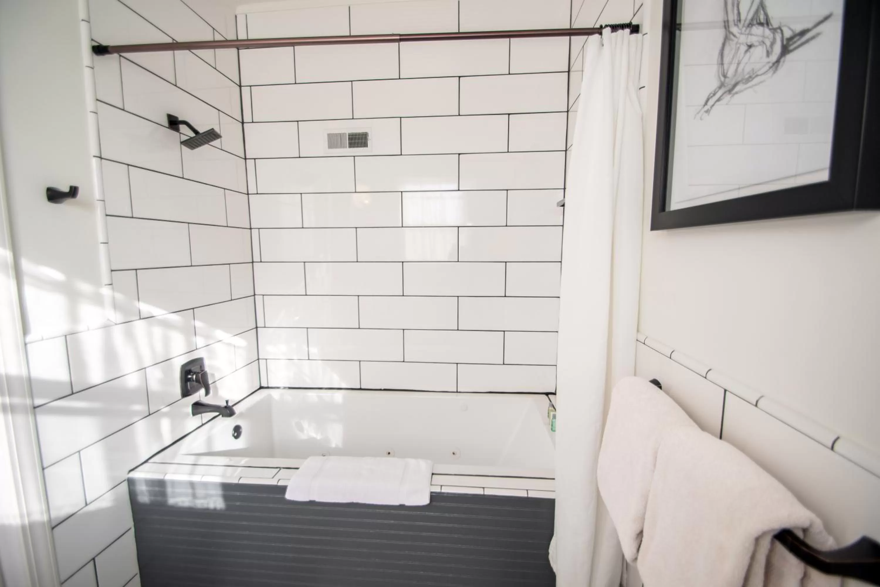 Bathroom in Looking Glass Inn