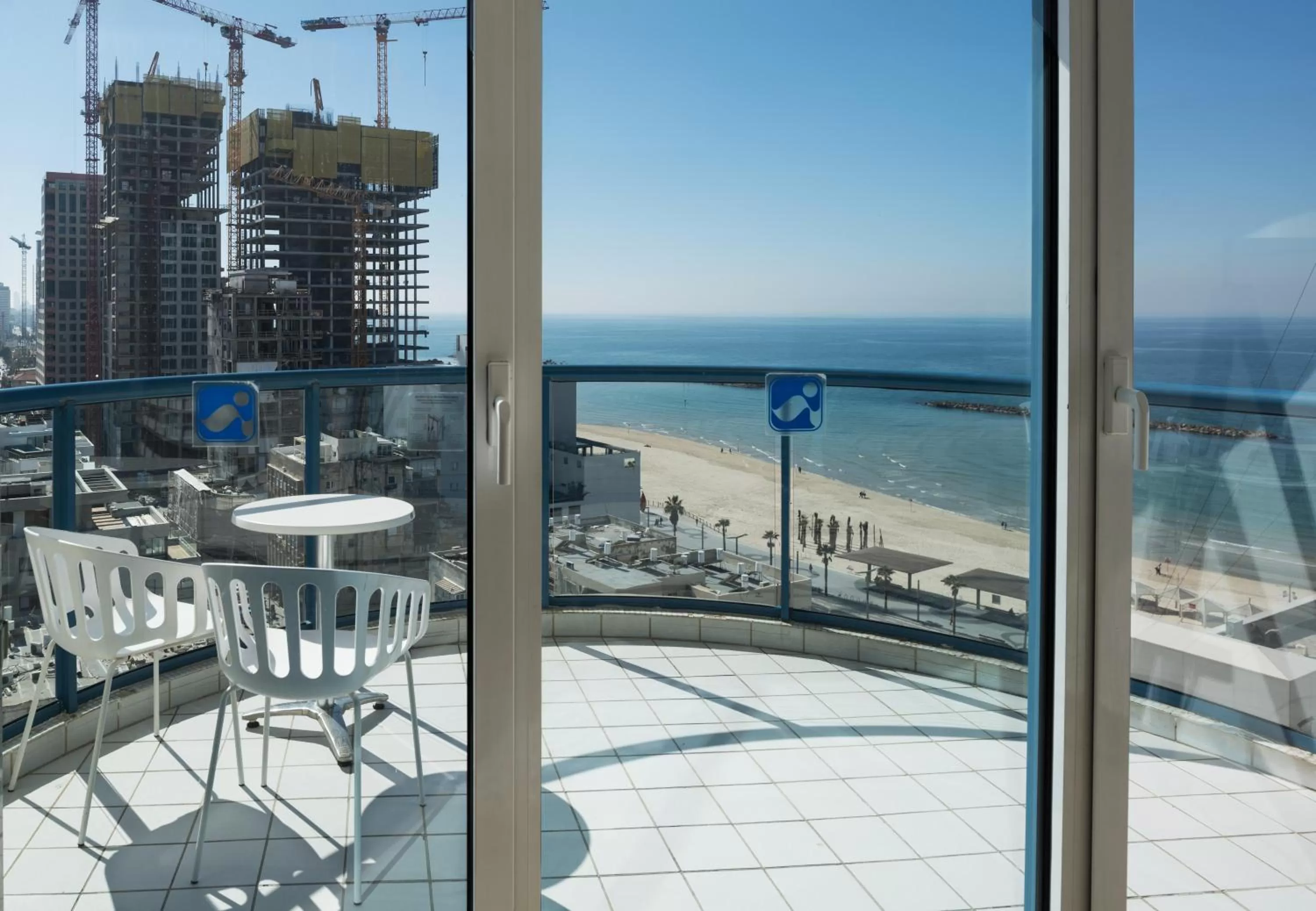 Balcony/Terrace in Sea Tower by Isrotel Design