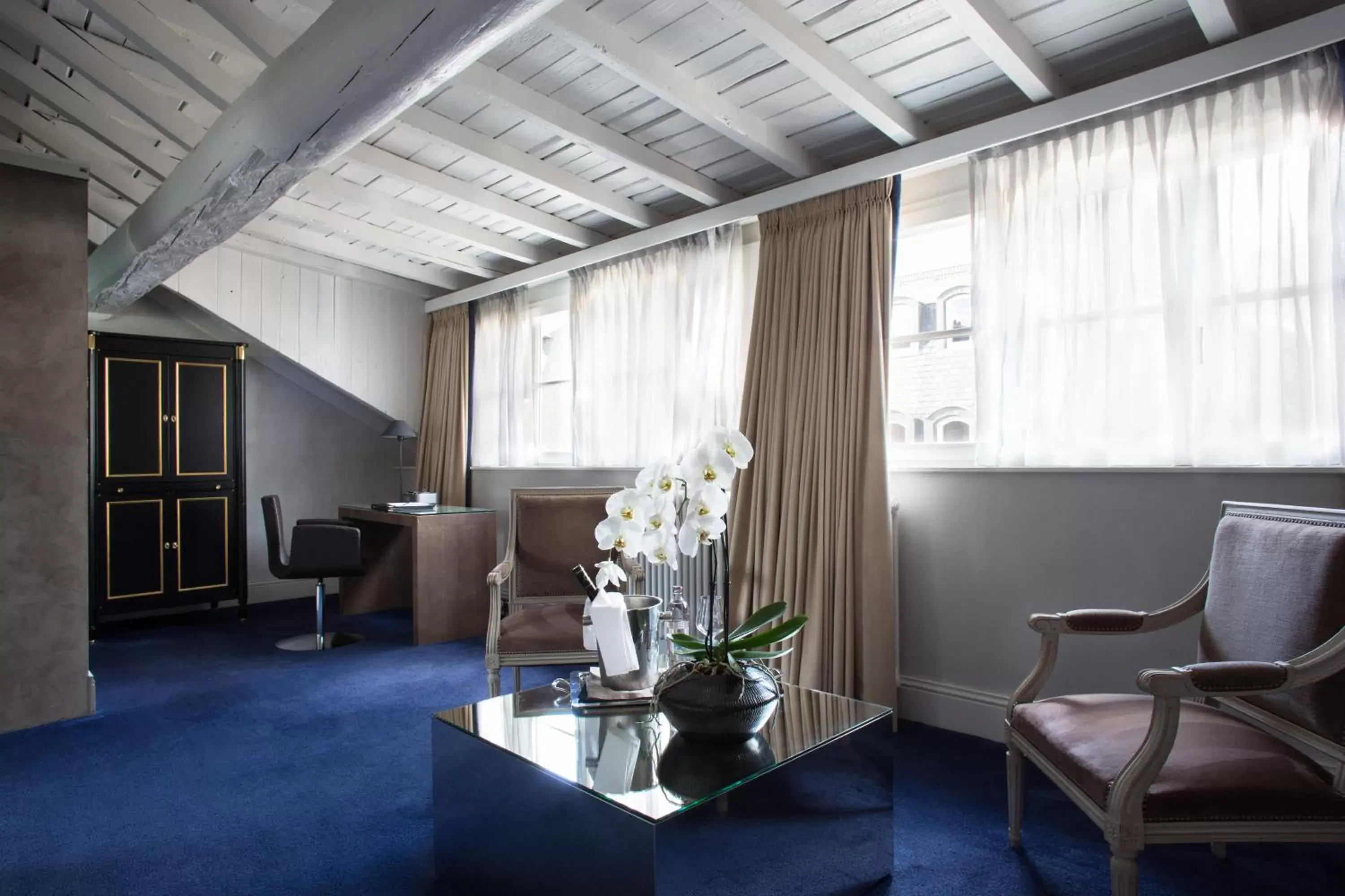 Seating Area in Hotel Le Place d'Armes