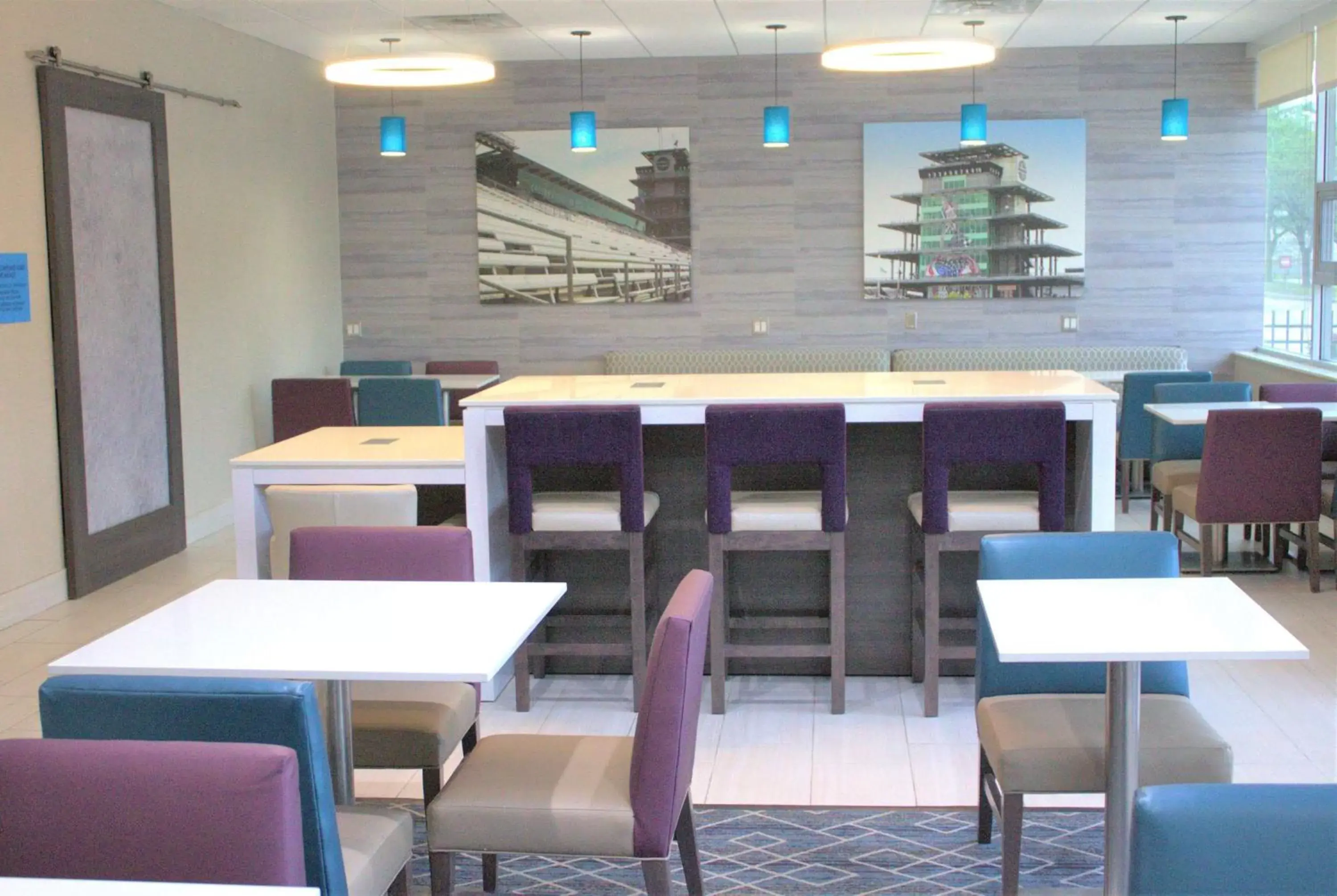 Breakfast, Restaurant/Places to Eat in La Quinta Inn & Suites by Wyndham Indianapolis Downtown