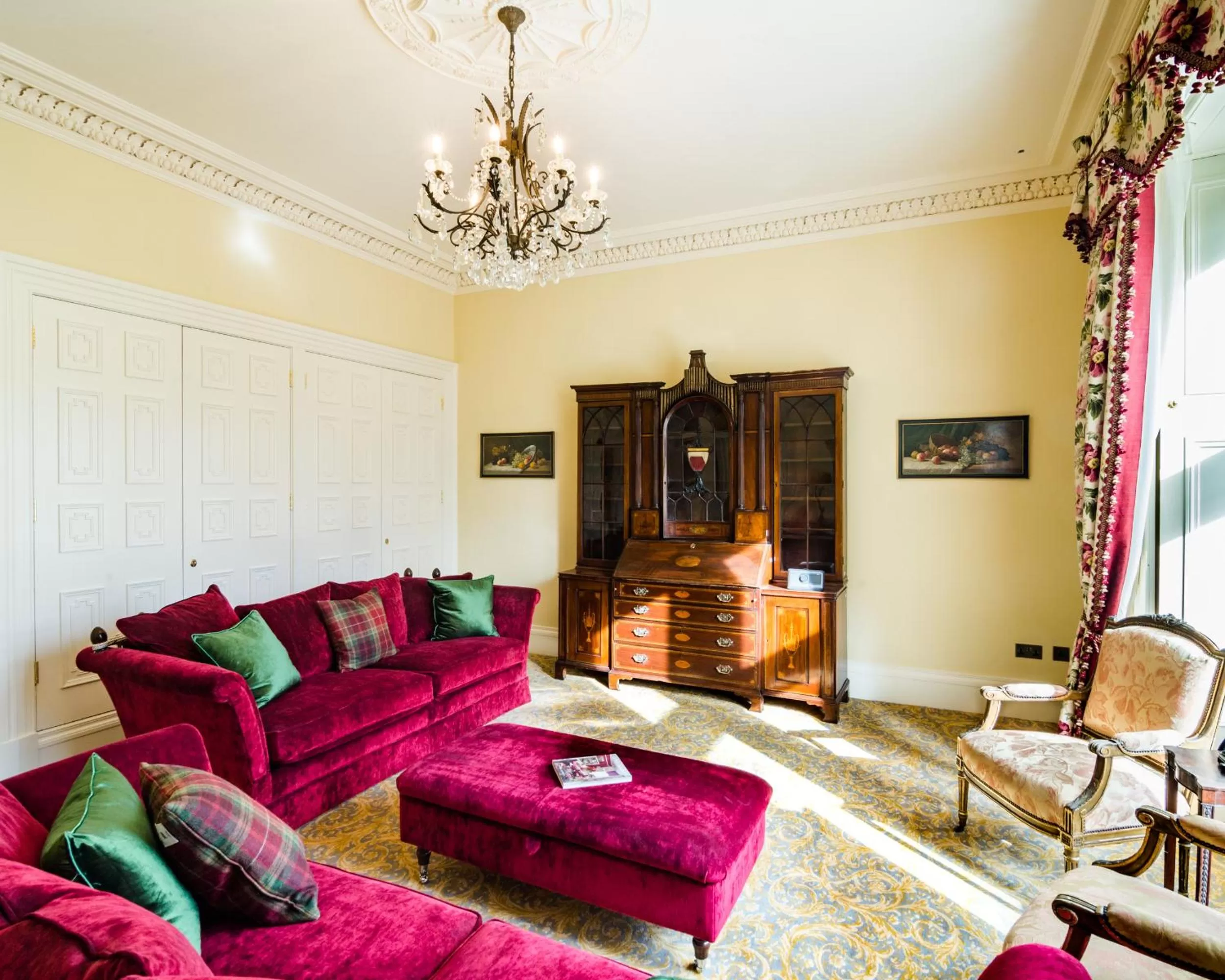 Living room in Crossbasket Castle, Hotel & Restaurant