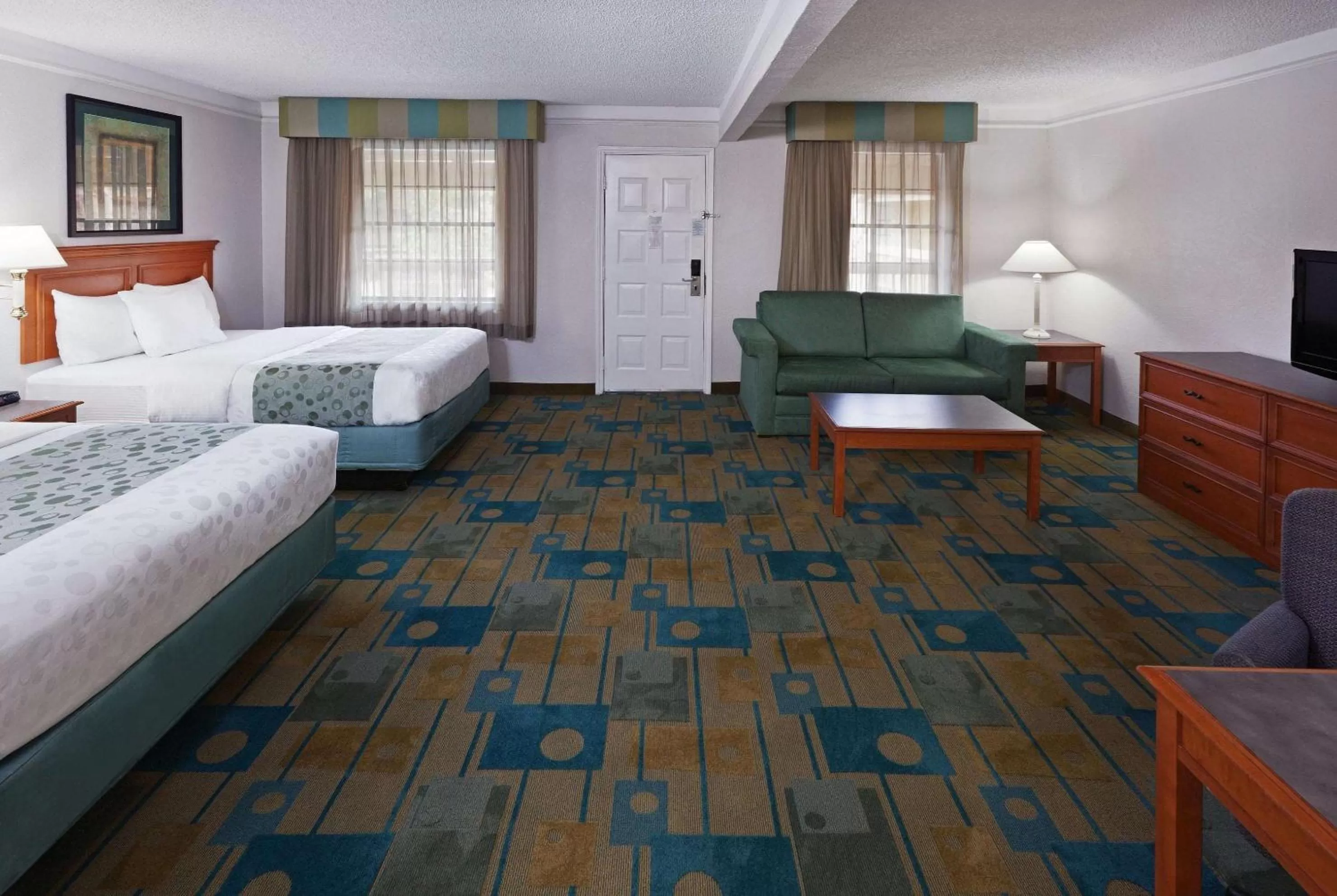 Photo of the whole room, Bed in La Quinta Inn by Wyndham Austin Oltorf