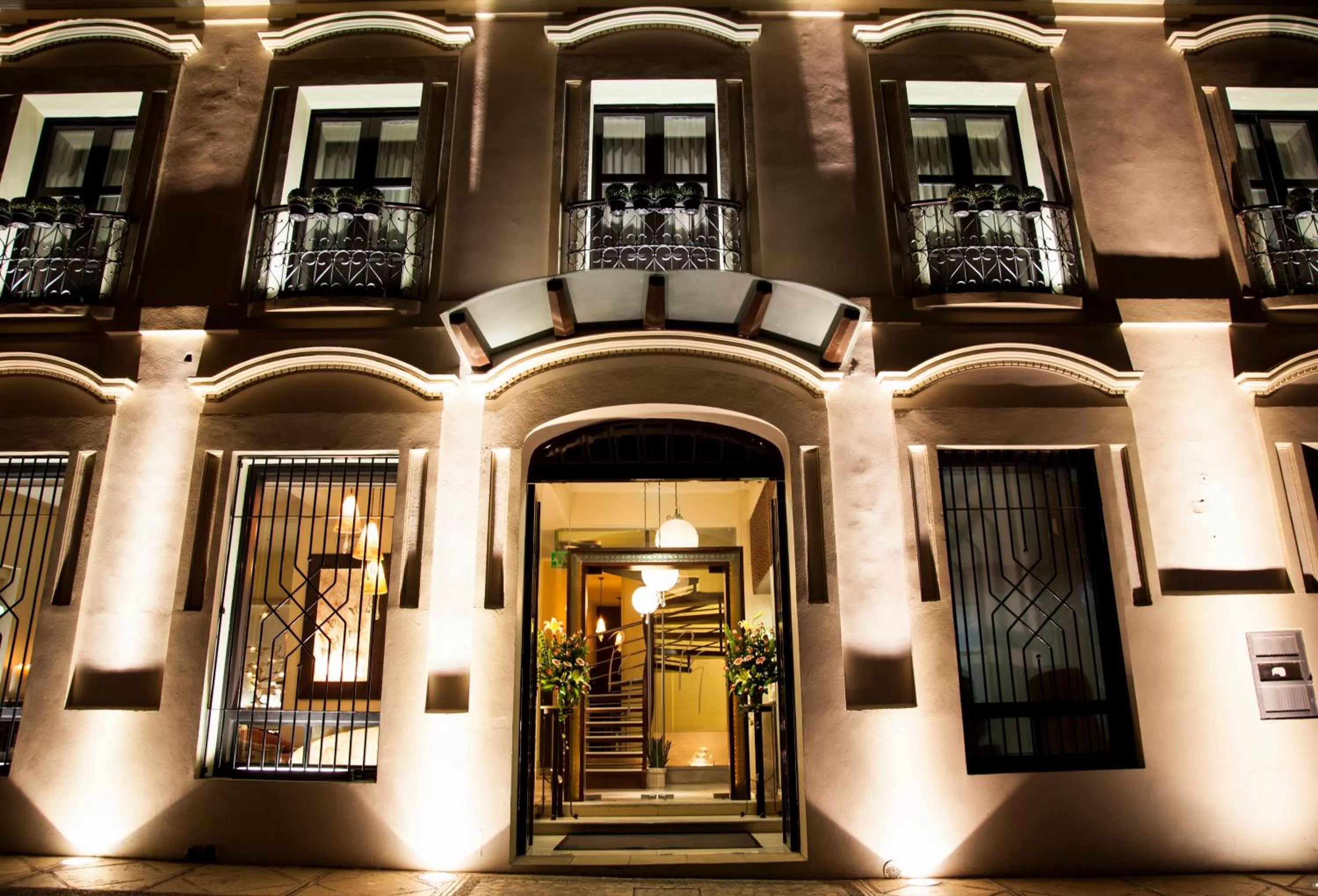 Facade/entrance in Plaza Gallery Hotel Boutique