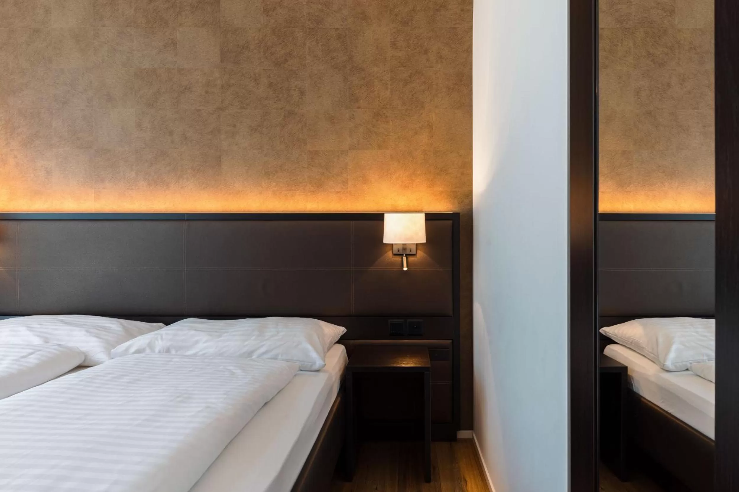 Staff, Bed in Hotel kommod