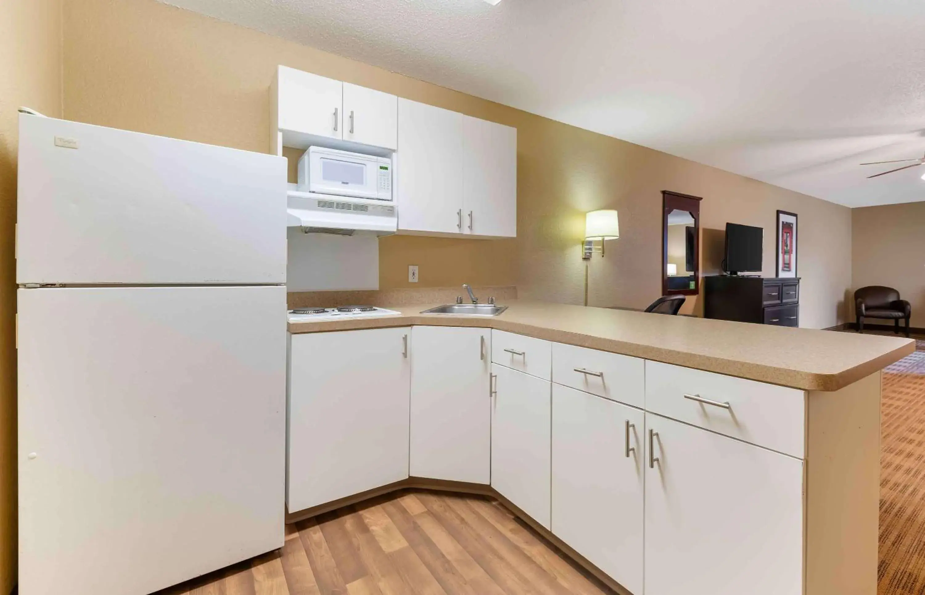 Bedroom, Kitchen/Kitchenette in Extended Stay America Suites - Minneapolis - Airport - Eagan - South