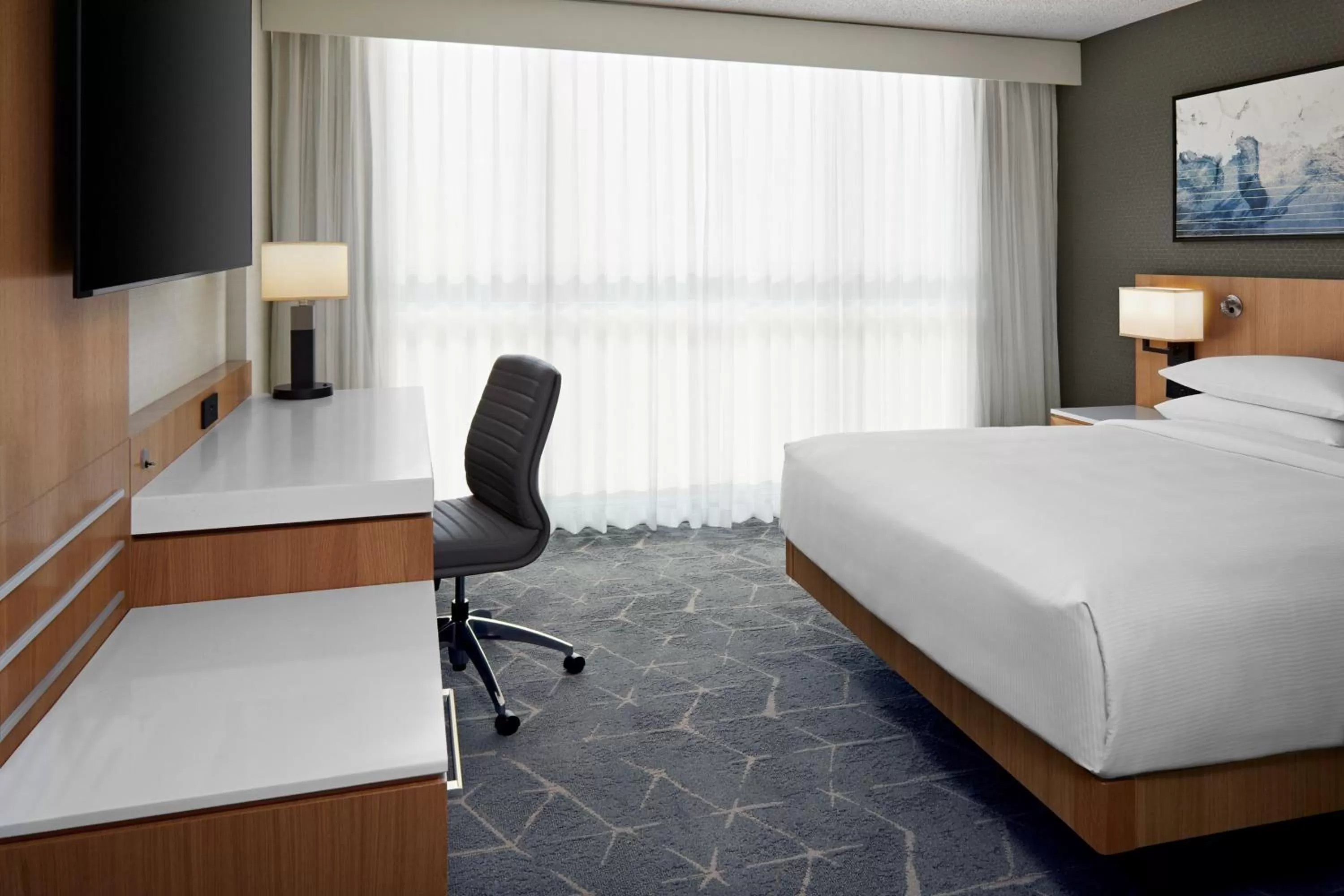 Photo of the whole room, Bed in Delta Hotels Calgary Airport In-Terminal