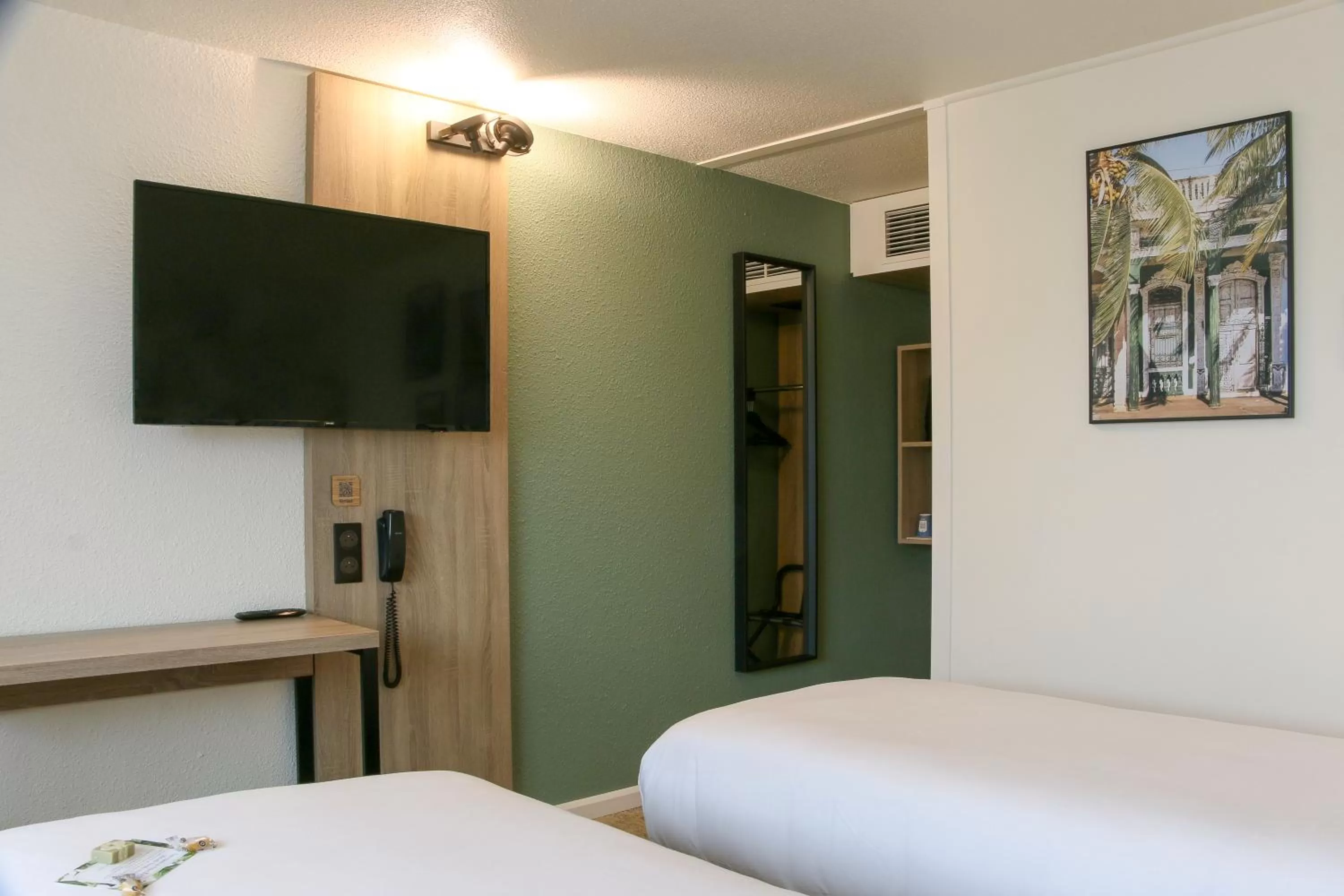 Bedroom, Bed in HÔTEL KYRIAD MARSEILLE - Vitrolles Aéroport