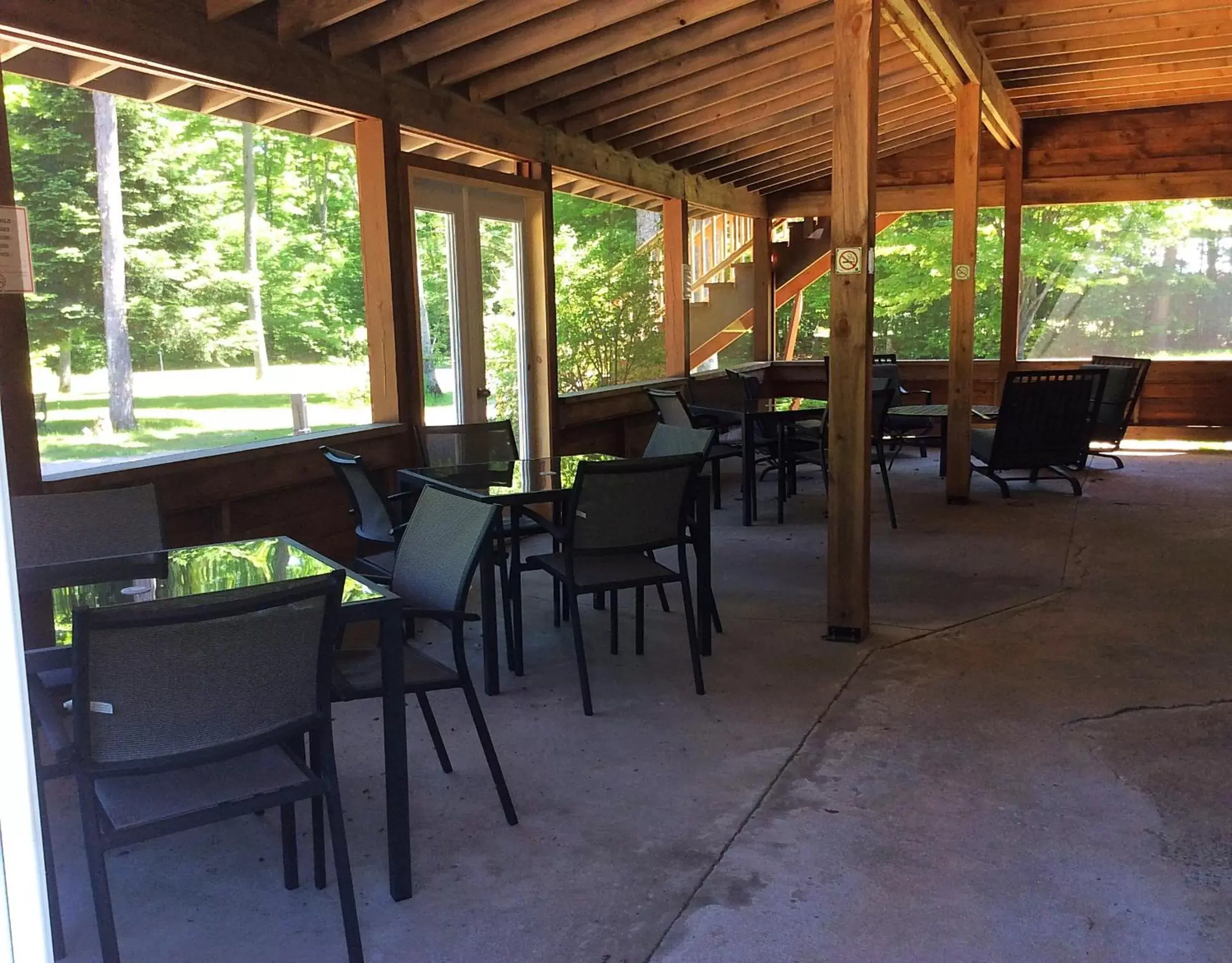Patio, Restaurant/Places to Eat in Madawaska Lodge