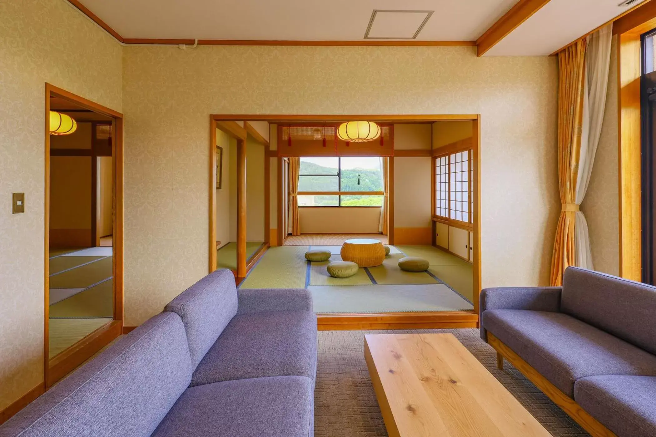 Photo of the whole room, Seating Area in TAOYA Akiu