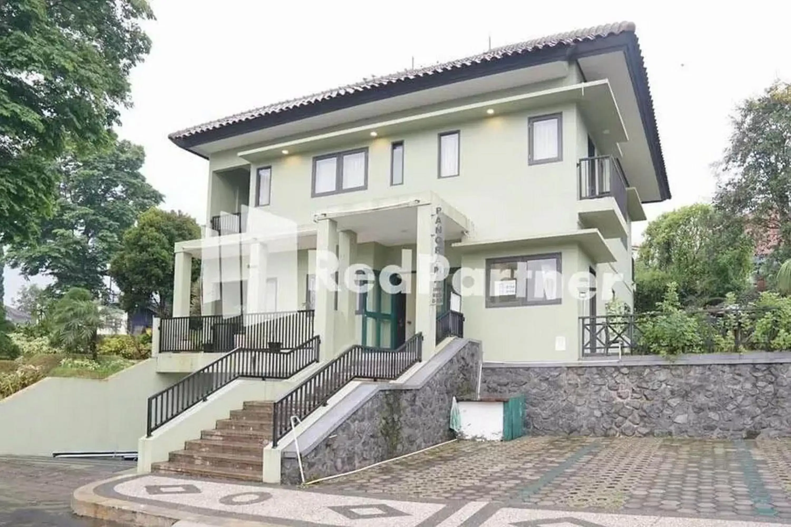 Property building in Panorama Inn Residence Batu Redpartner Property building in Panorama Inn Residence Batu Redpartner