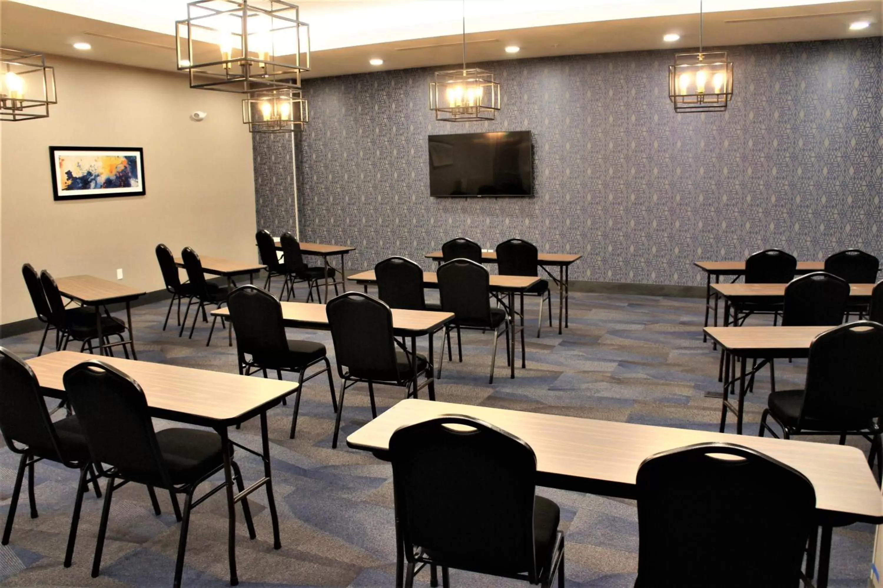 Meeting/conference room, Restaurant/Places to Eat in La Quinta Inn & Suites by Wyndham Marysville