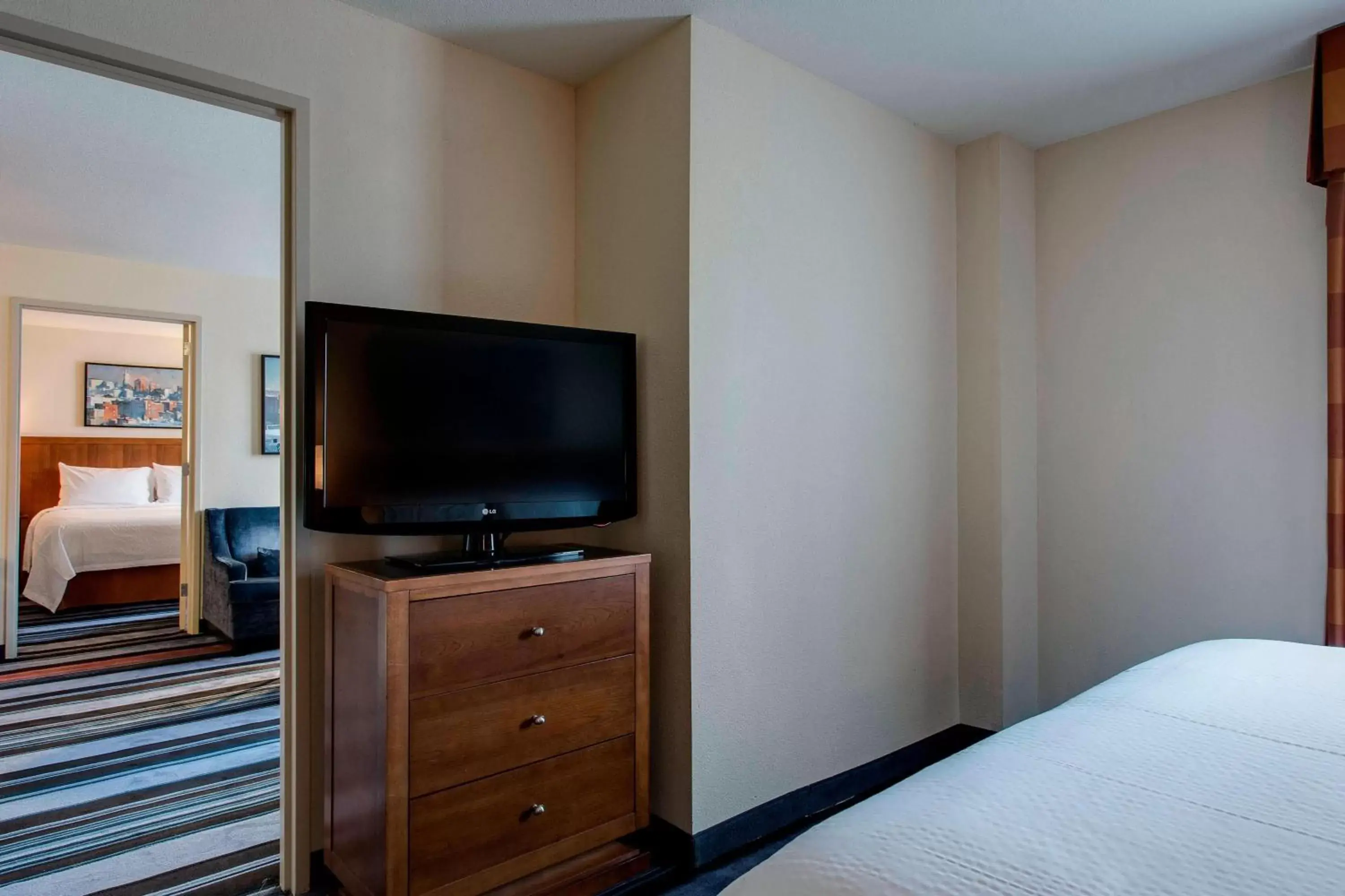 Bedroom, TV/Entertainment Center in Residence Inn by Marriott New York Manhattan/Times Square