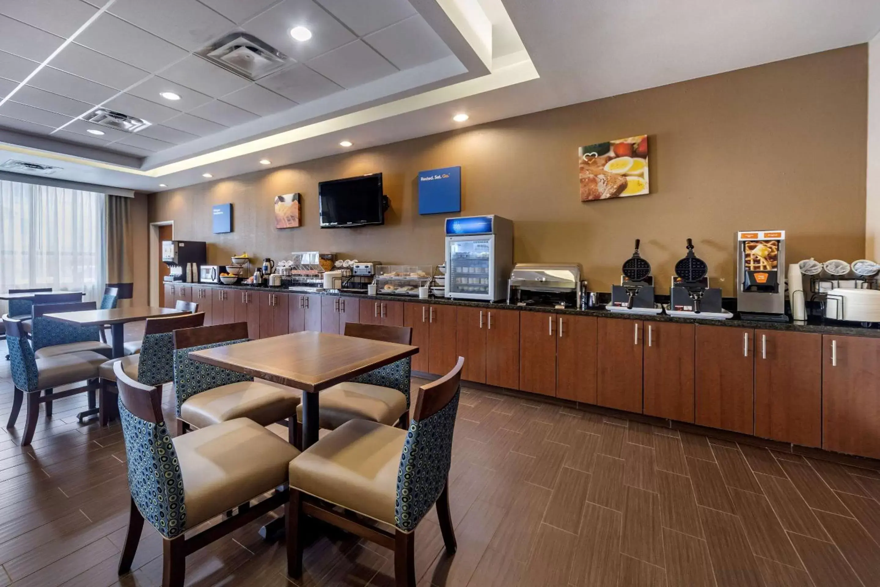 Restaurant/places to eat in Comfort Inn & Suites Shawnee North near I-40 Restaurant/places to eat in Comfort Inn & Suites Shawnee North near I-40