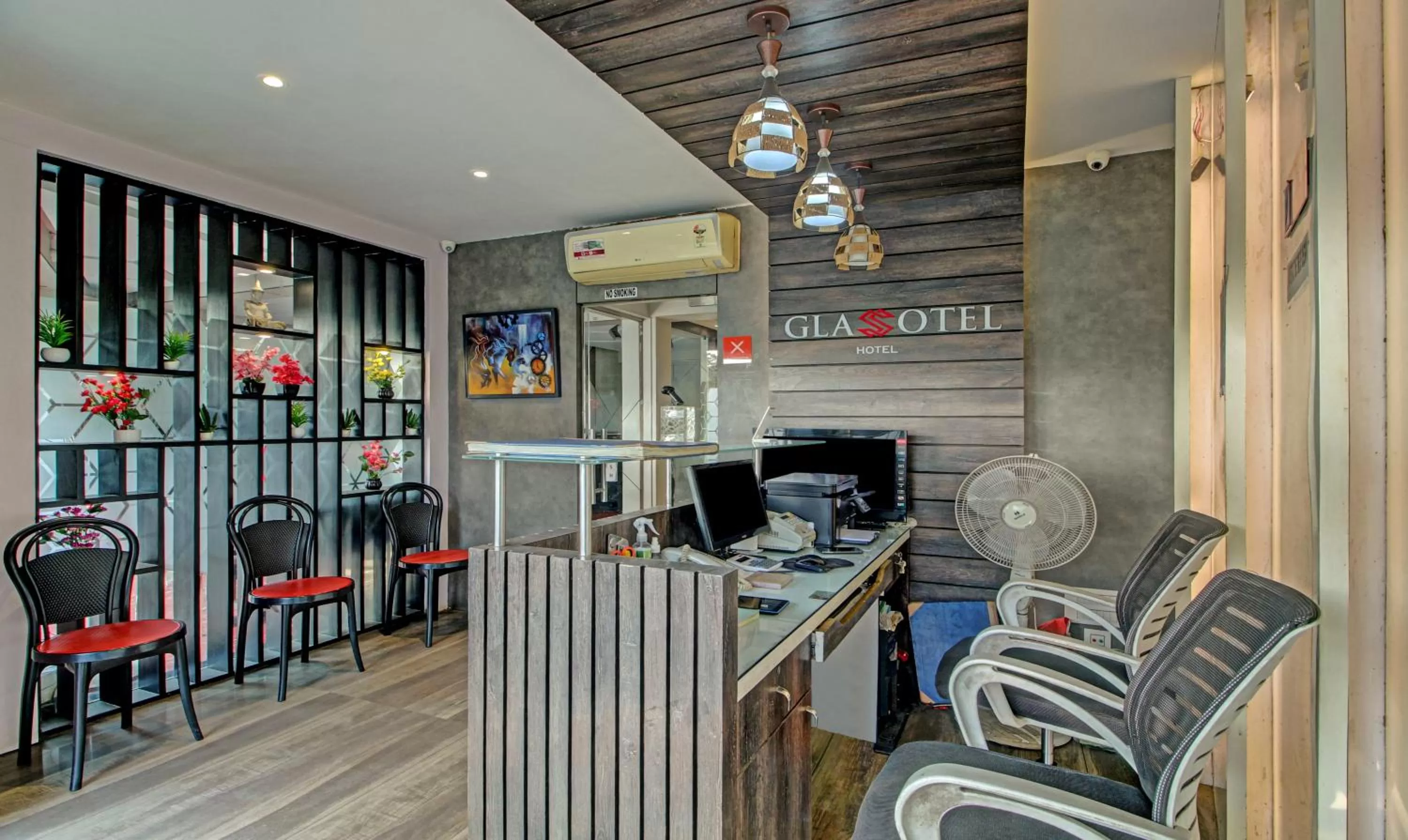 Seating area in Treebo Glassotel Near Ruby Hospital