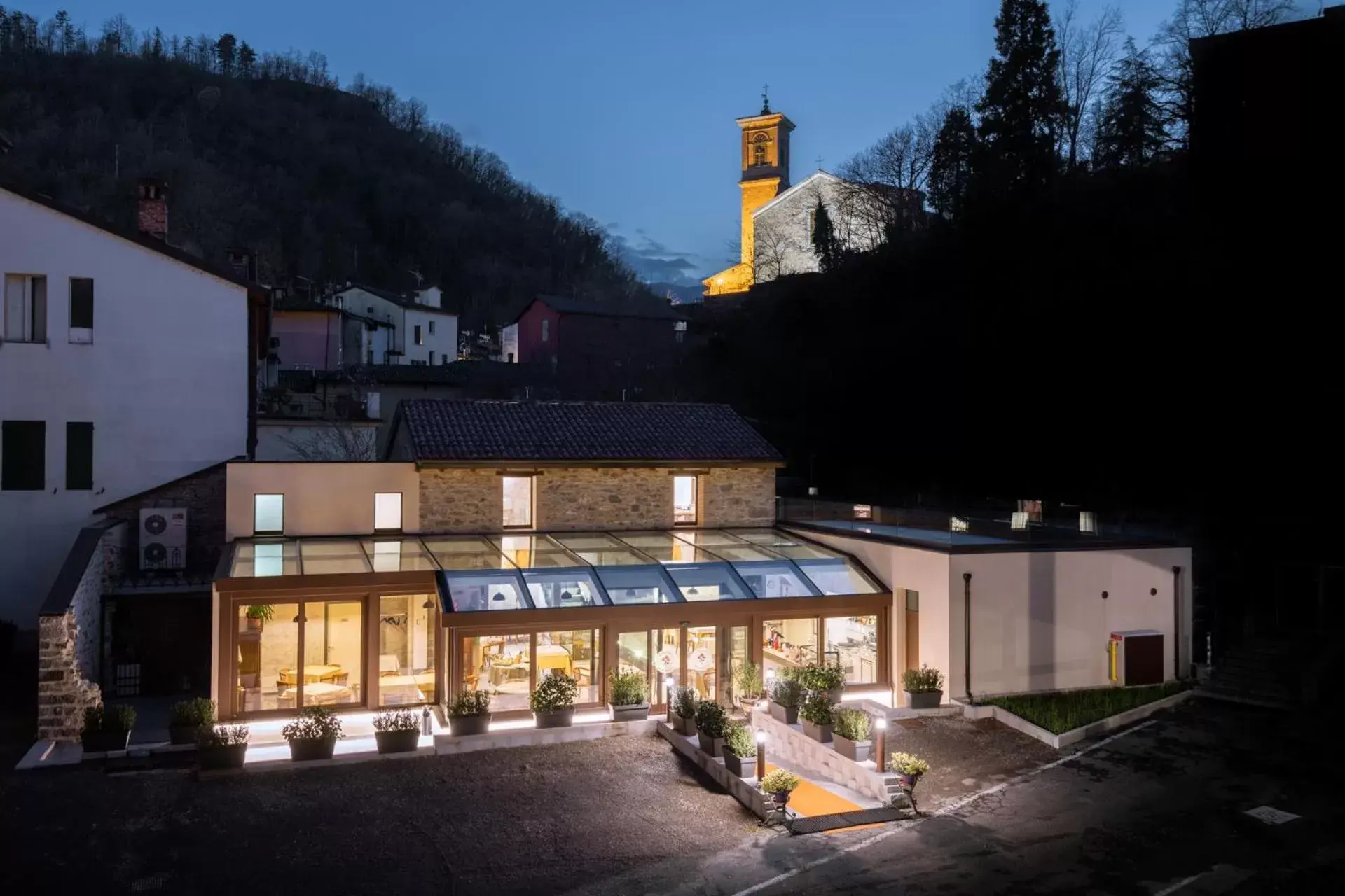 Restaurant/places to eat, Property Building in Hotel Roma