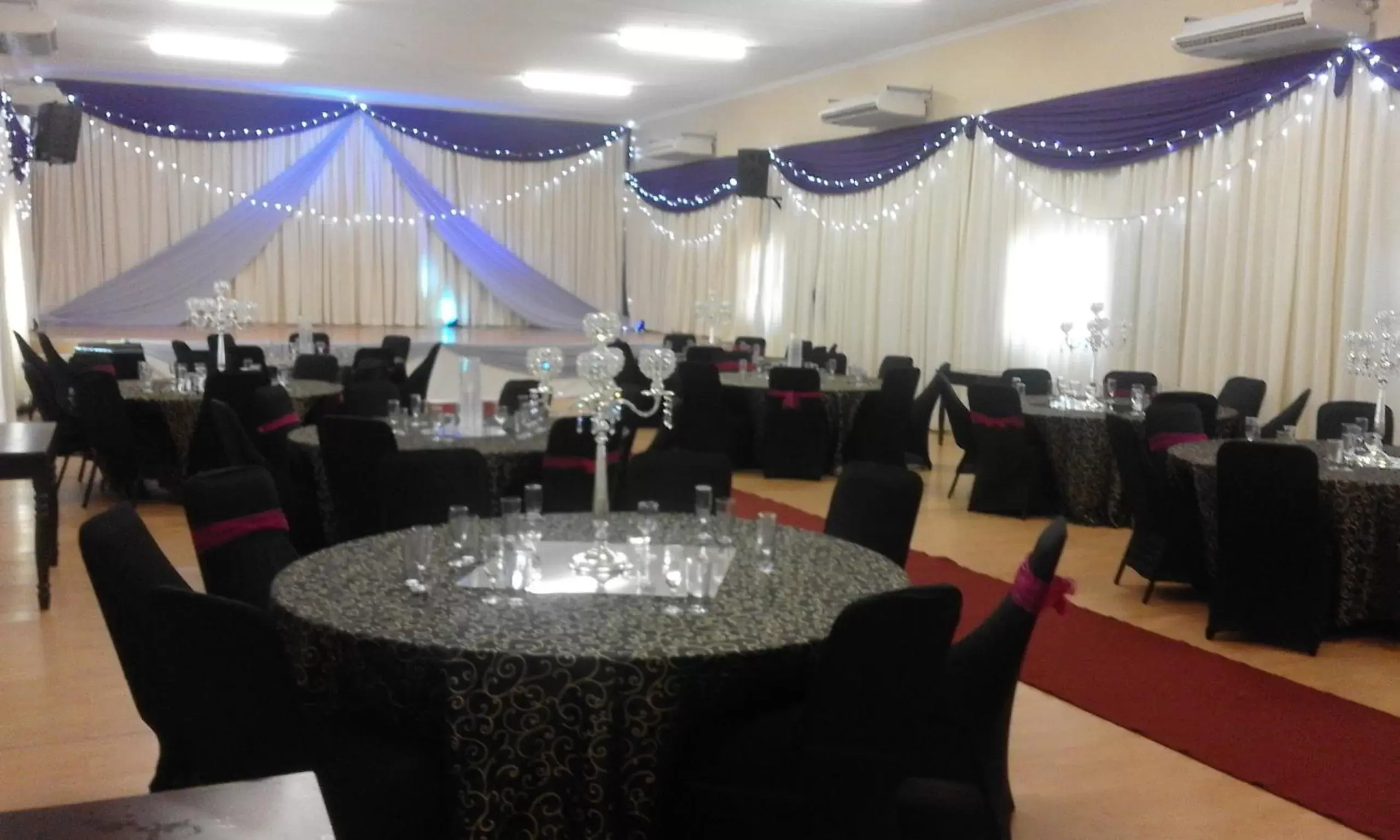 Business facilities, Restaurant/Places to Eat in Grange Gardens Hotel