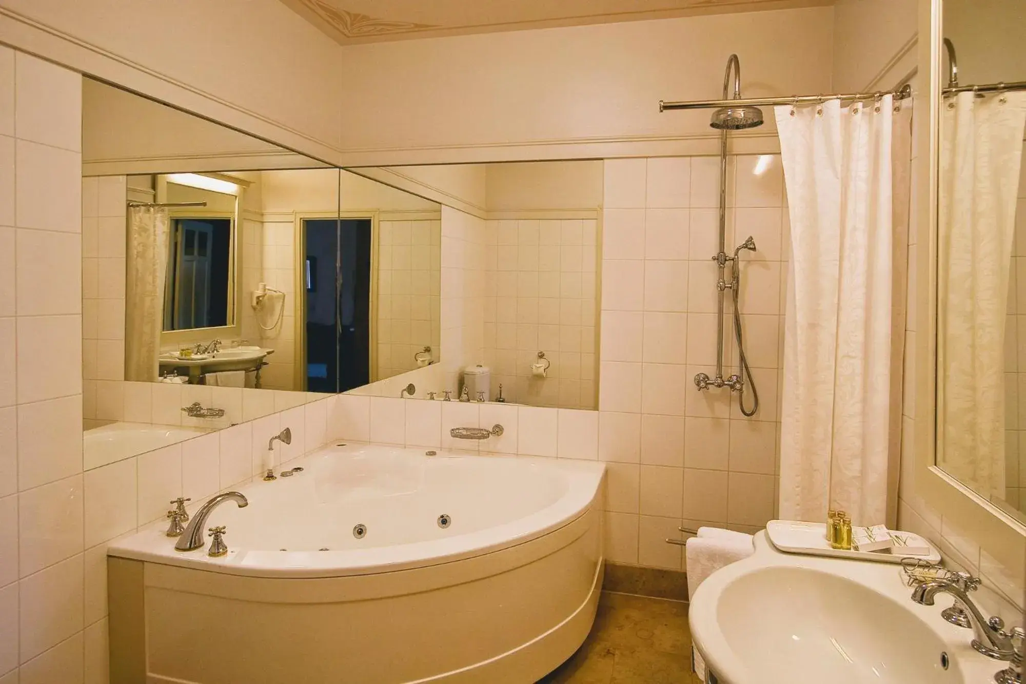 Bathroom in Villa Ammende Restaurant and Hotel