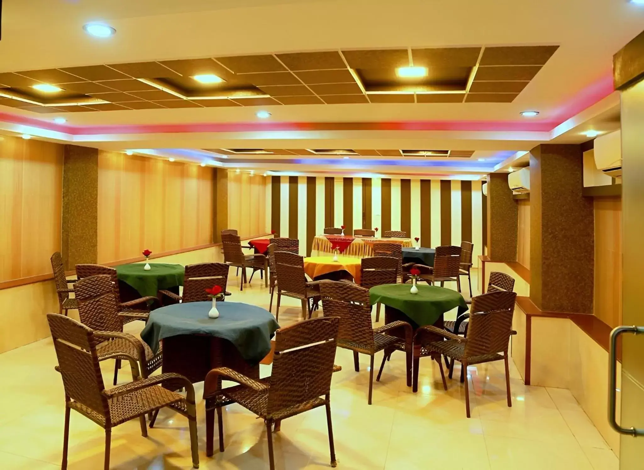 Meeting/conference room, Restaurant/Places to Eat in Hotel Royal Palm - A Budget Hotel in Udaipur