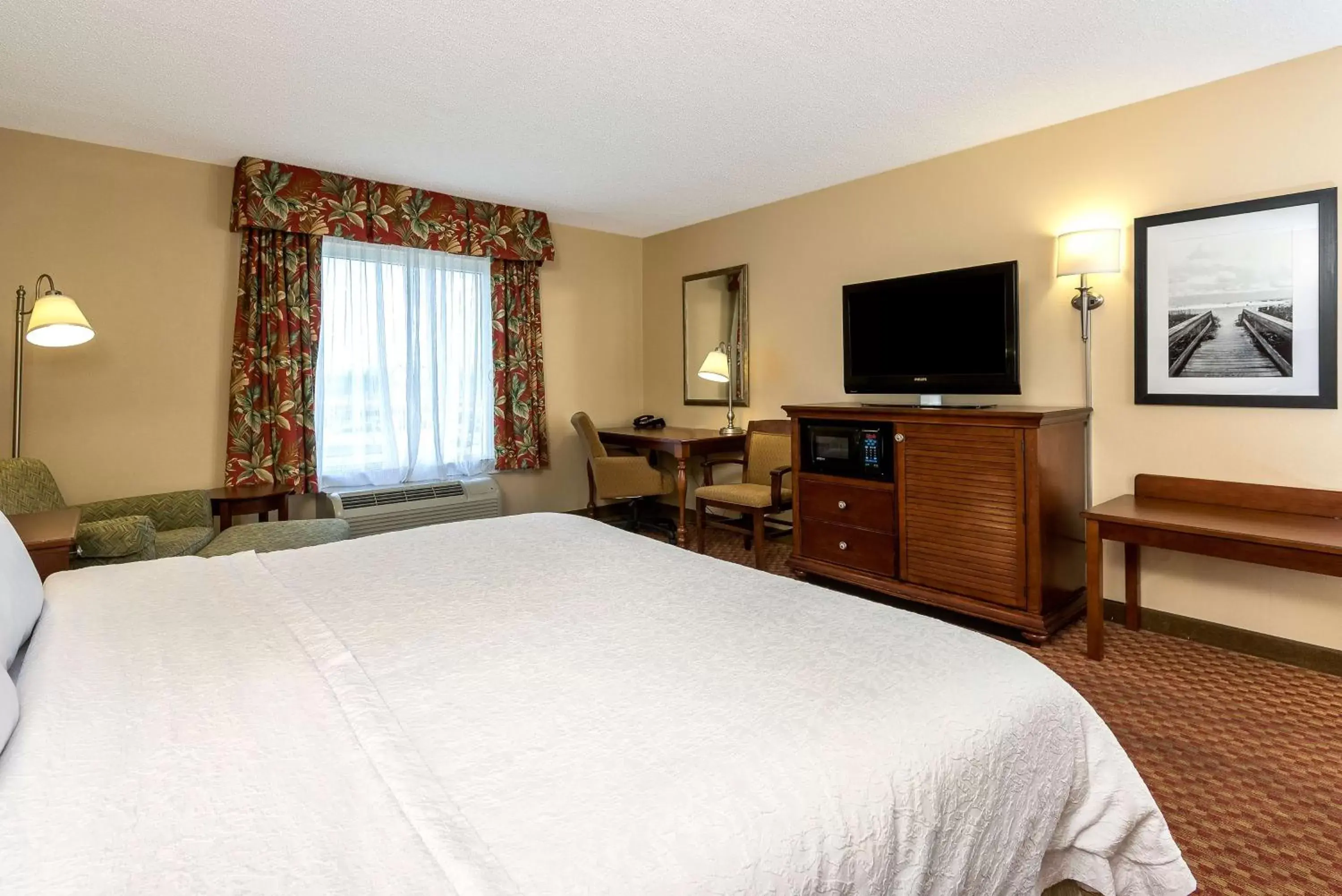 Bed in Hampton Inn By Hilton & Suites Florence-North/I-95