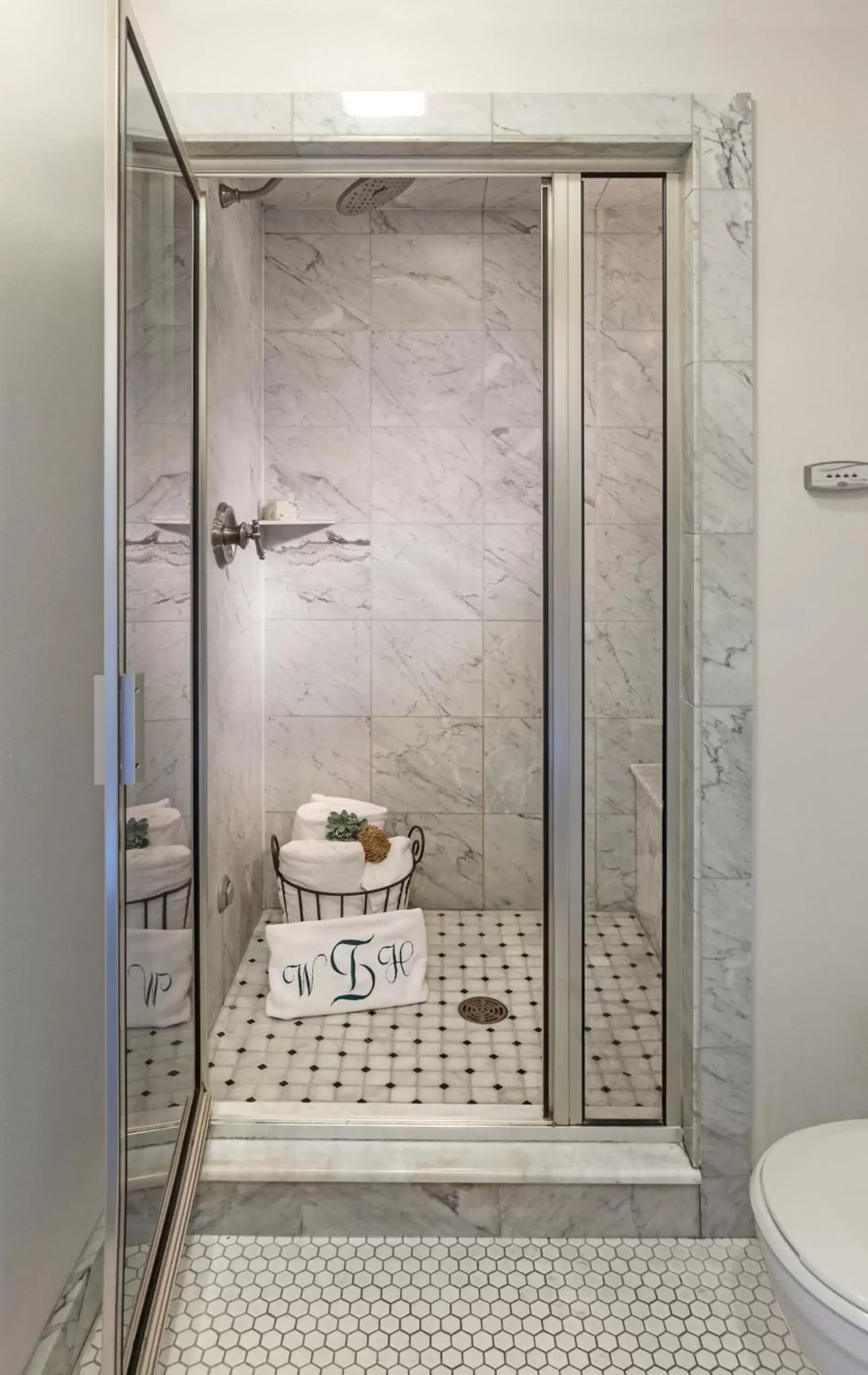 Bathroom in Washington House Inn