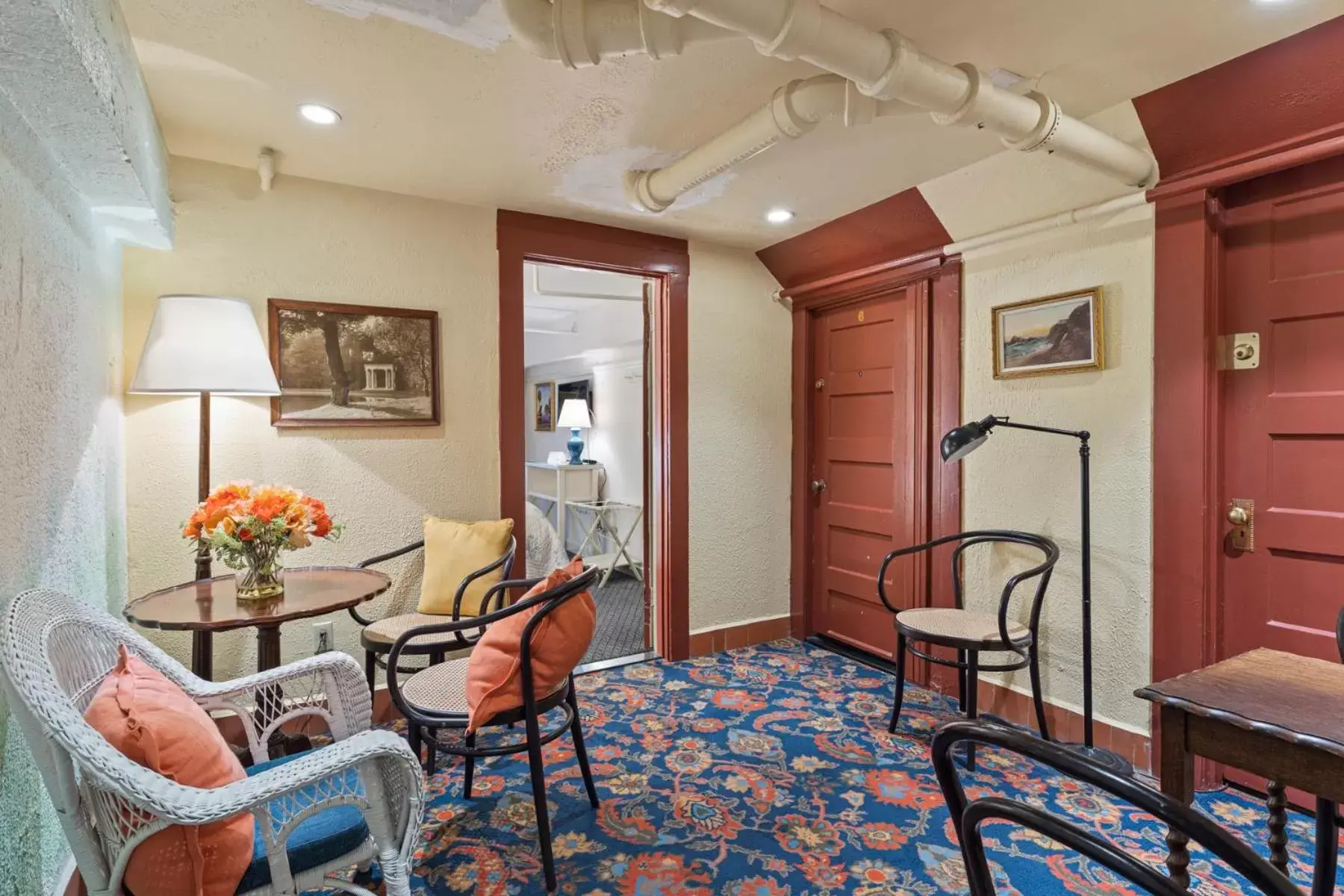 Seating Area in Golden Gate Hotel