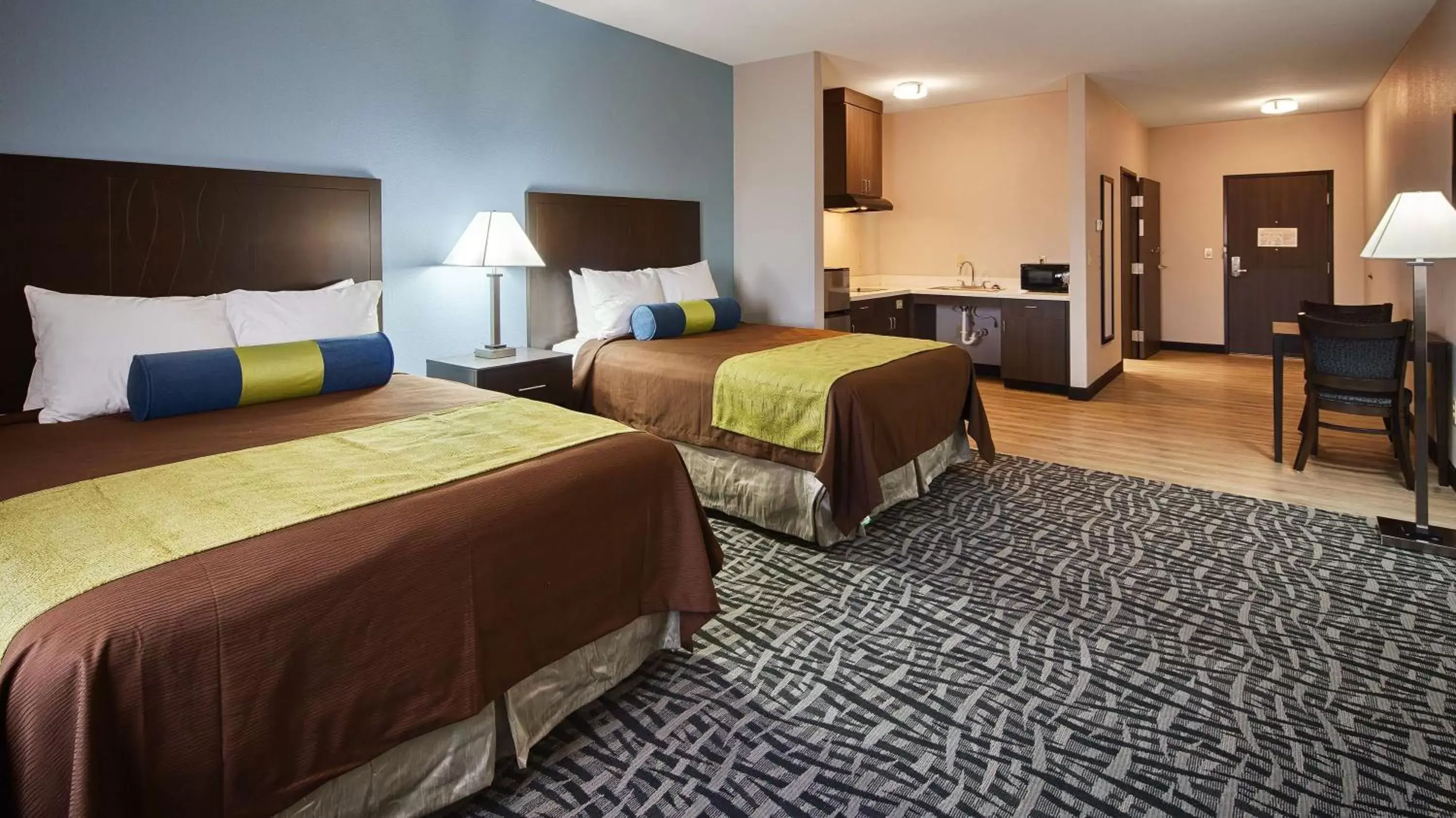 Photo of the whole room, Bed in Best Western Plus Lonestar Inn & Suites