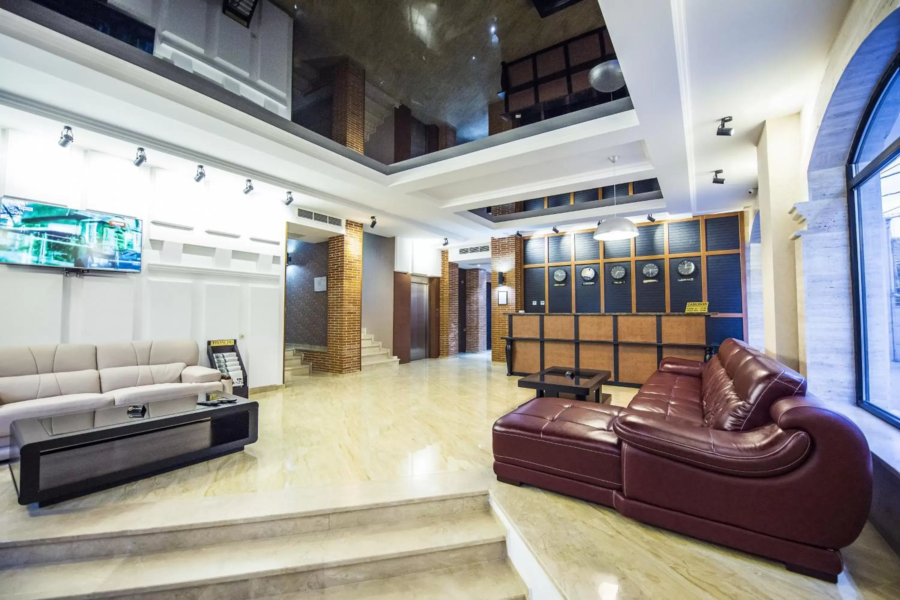 Lobby or reception in Tbilisi Inn Lobby or reception in Tbilisi Inn