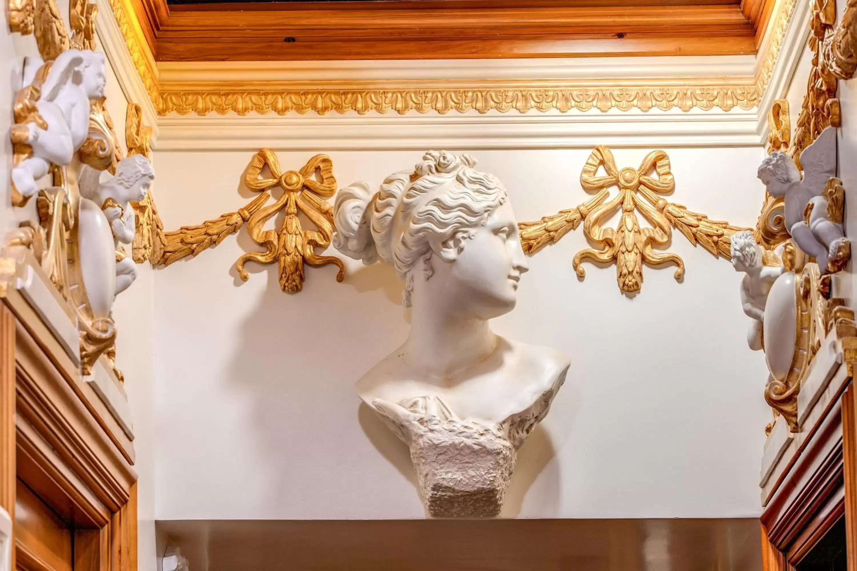 Decorative detail in Matisse Royal