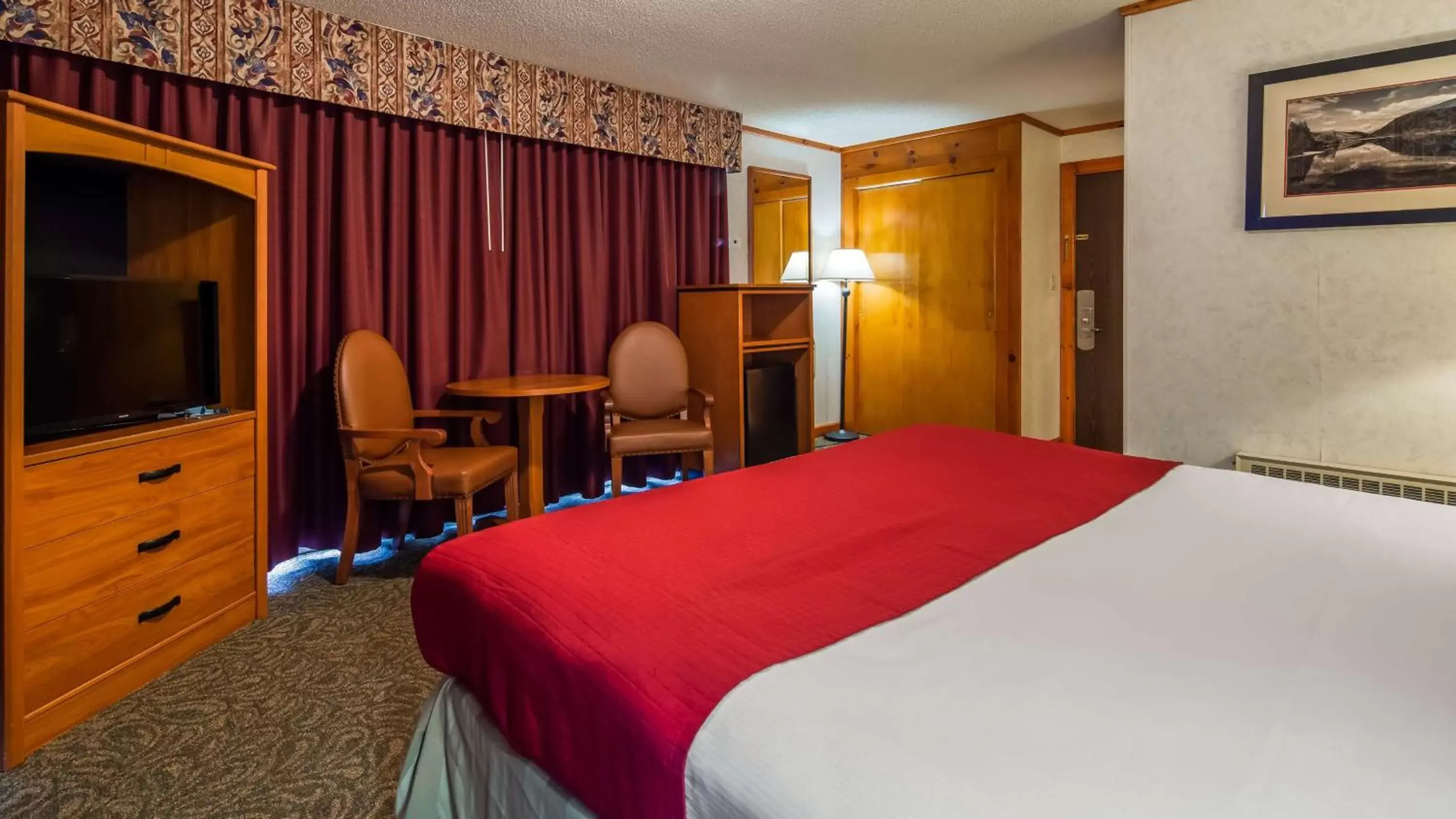 Photo of the whole room, Bed in Best Western Adirondack Inn