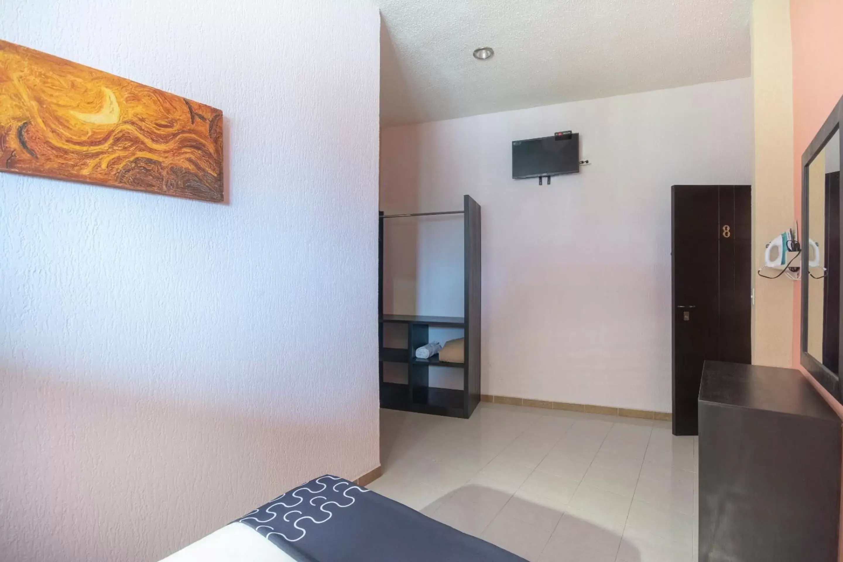 Bedroom, TV/Entertainment Center in Hotel Spa Shalam